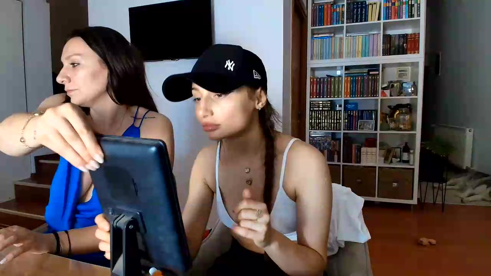 Gallery image thumbnail from Wennndyk's myfreecams stream on, 08/25/2026, 22:43 image 11 of 20
