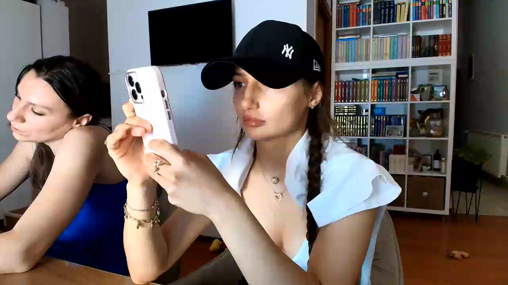 Gallery image thumbnail from Wennndyk's myfreecams stream on, 08/25/2026, 22:43 image 17 of 20