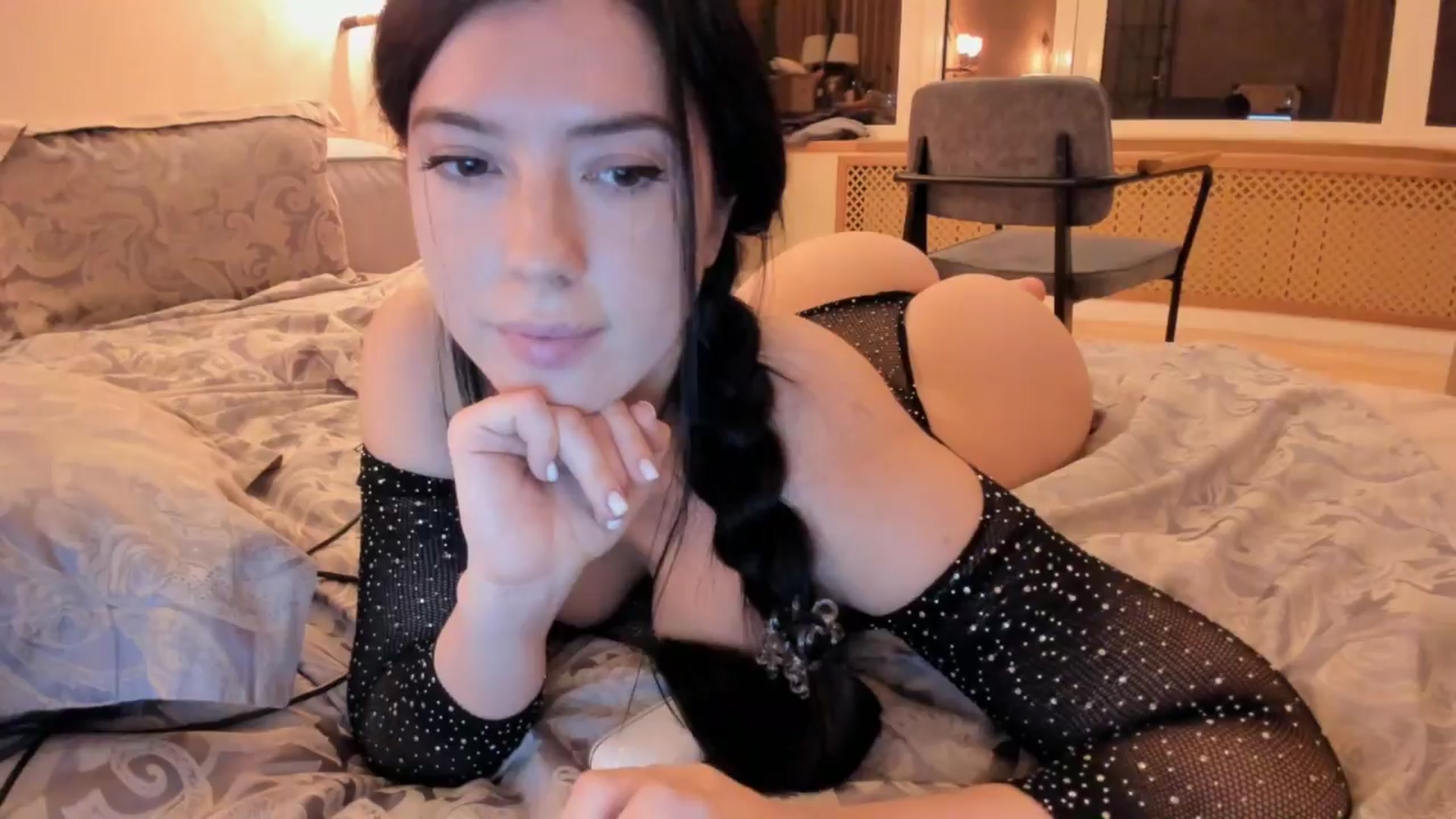 Gallery image thumbnail from WetHelen4u's myfreecams stream on, 04/14/2024, 19:20 image 17 of 20