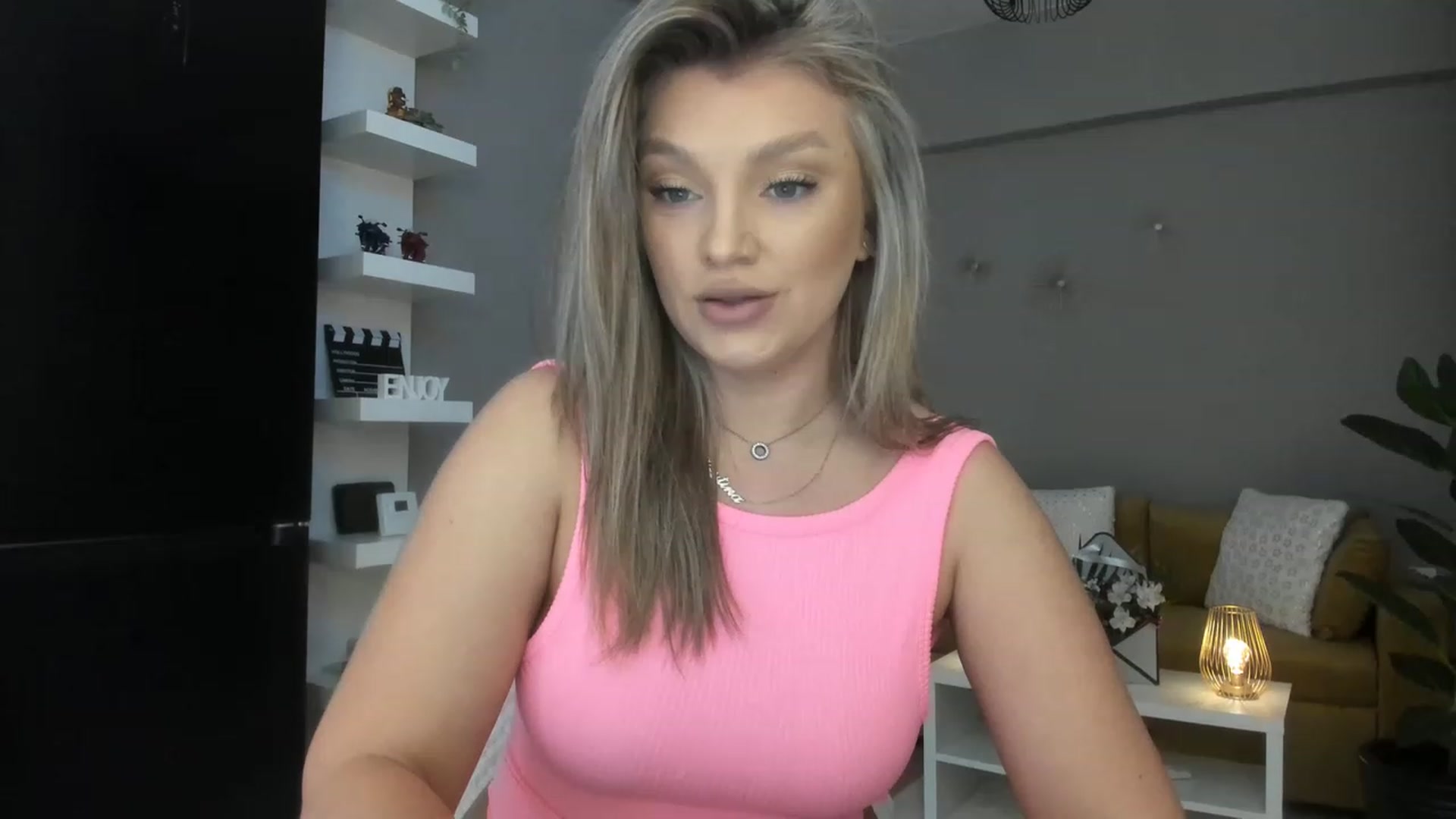 Gallery image thumbnail from WetSelf's myfreecams stream on, 03/06/2023, 10:41 image 18 of 20