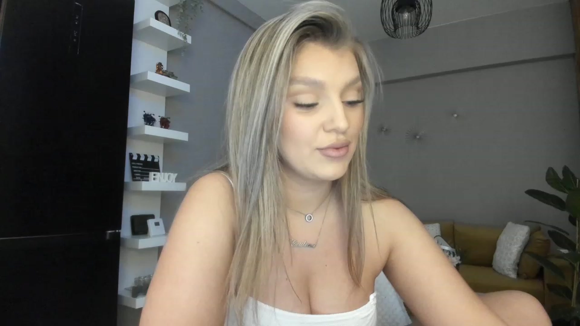Gallery image thumbnail from WetSelf's myfreecams stream on, 03/08/2023, 09:53 image 6 of 20
