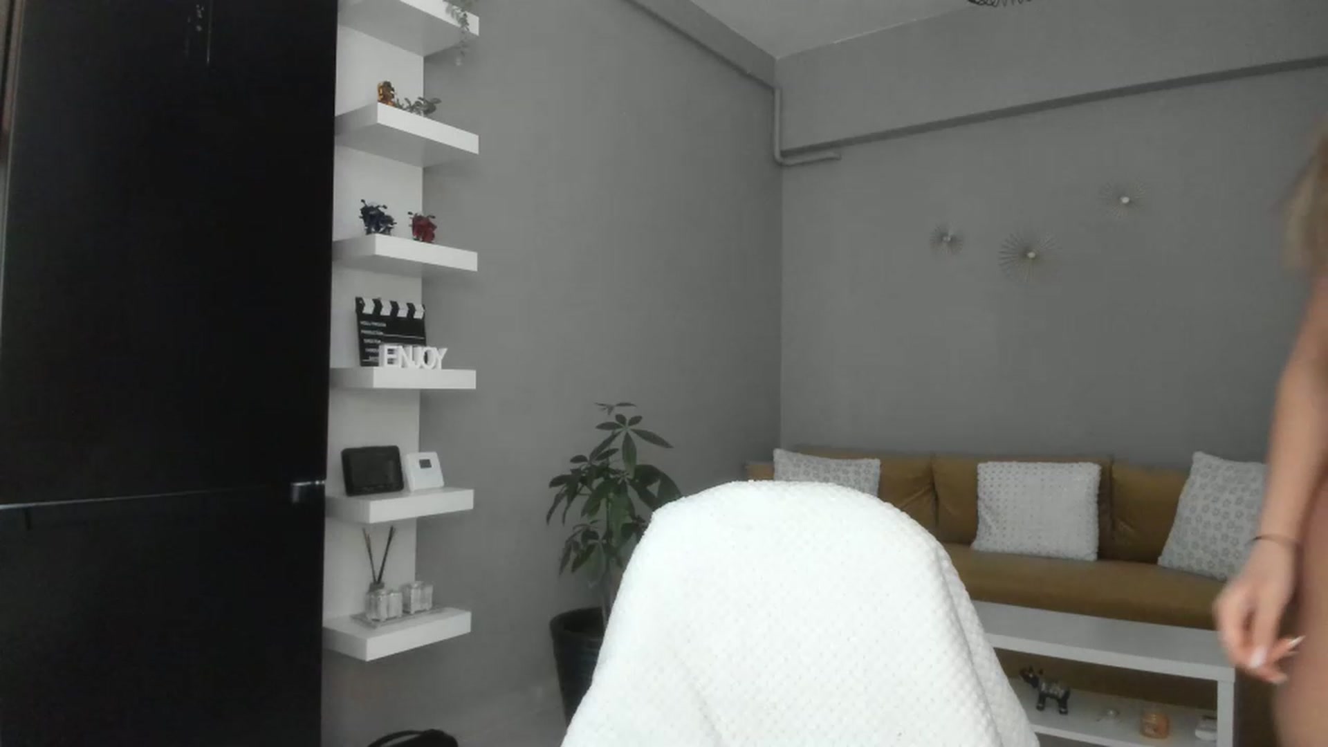 Gallery image thumbnail from WetSelf's myfreecams stream on, 03/22/2023, 13:17 image 9 of 20