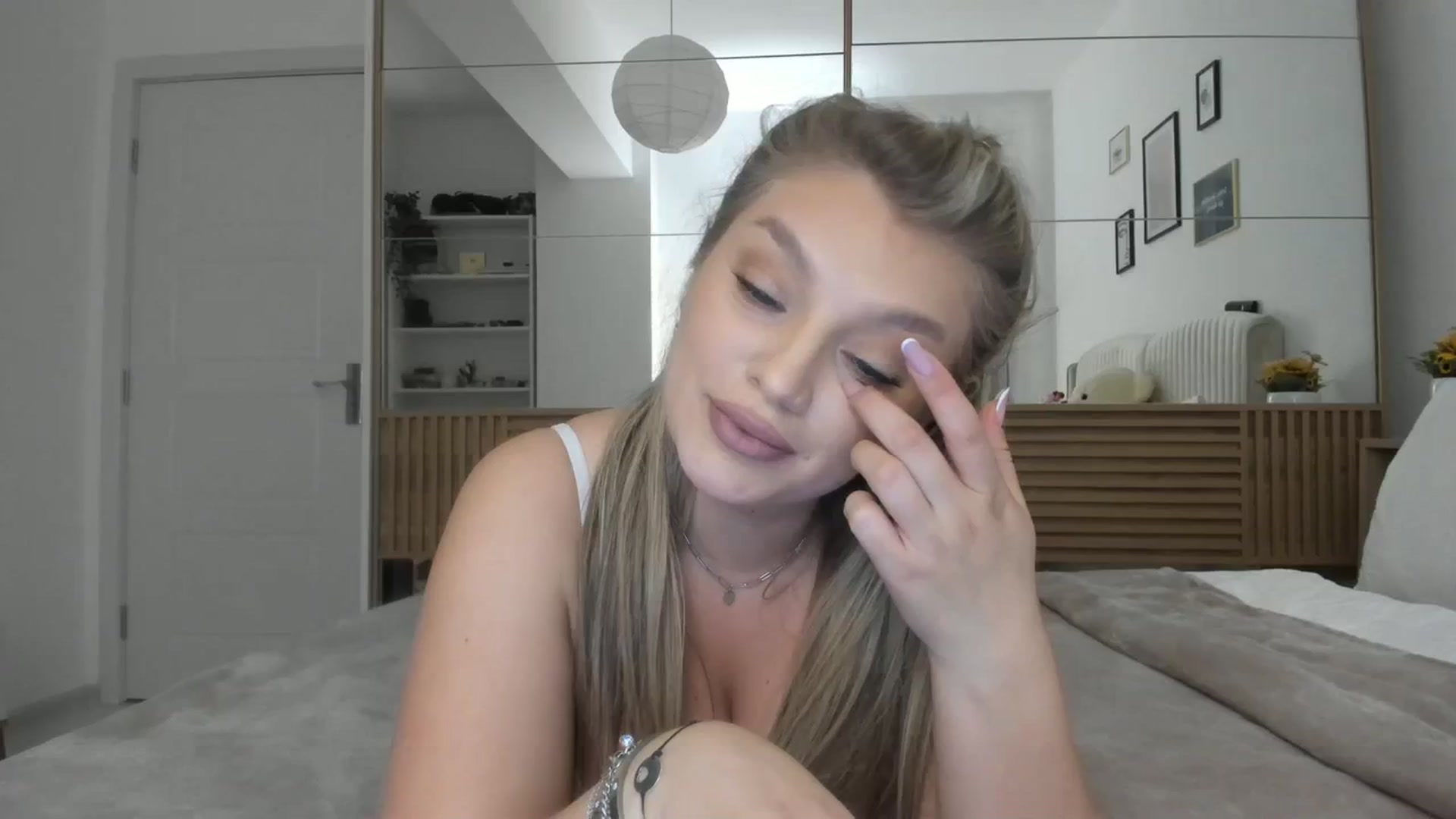 Gallery image thumbnail from WetSelf's myfreecams stream on, 10/10/2023, 22:15 image 19 of 20