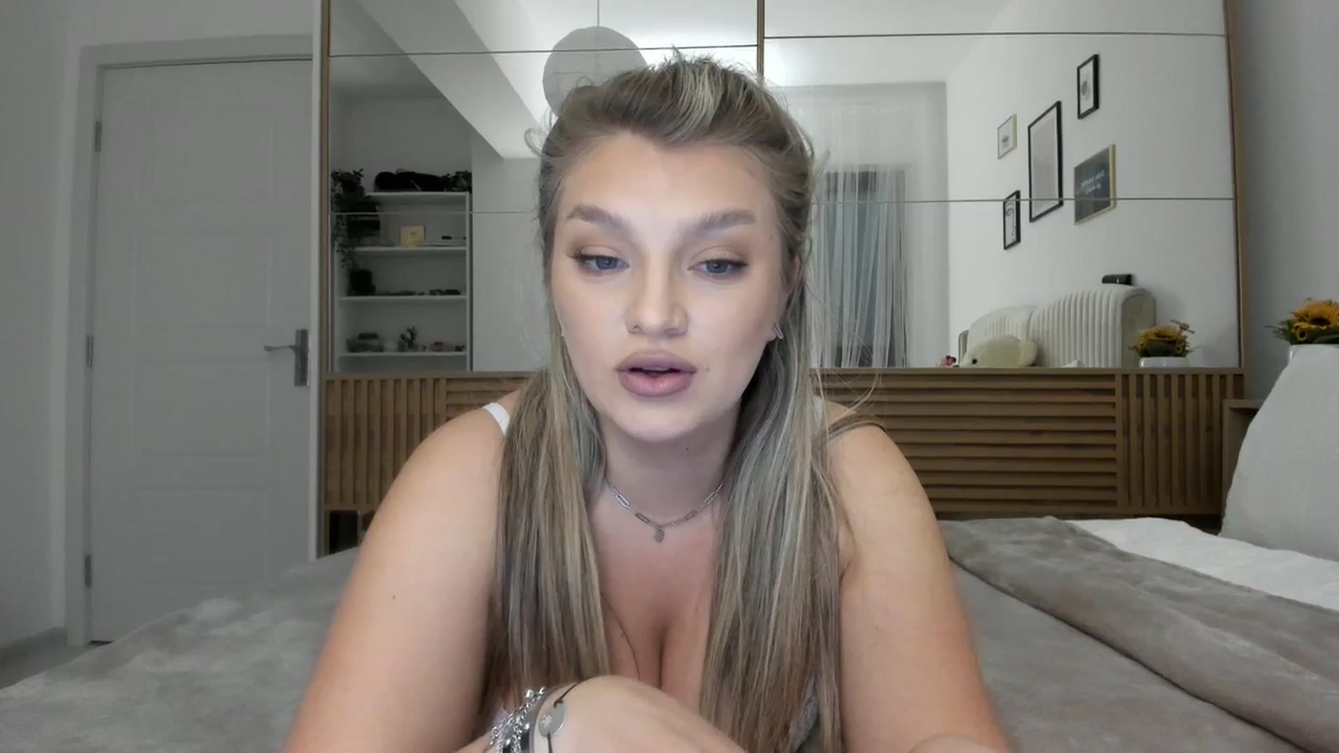 Gallery image thumbnail from WetSelf's myfreecams stream on, 10/10/2023, 22:15 image 17 of 20