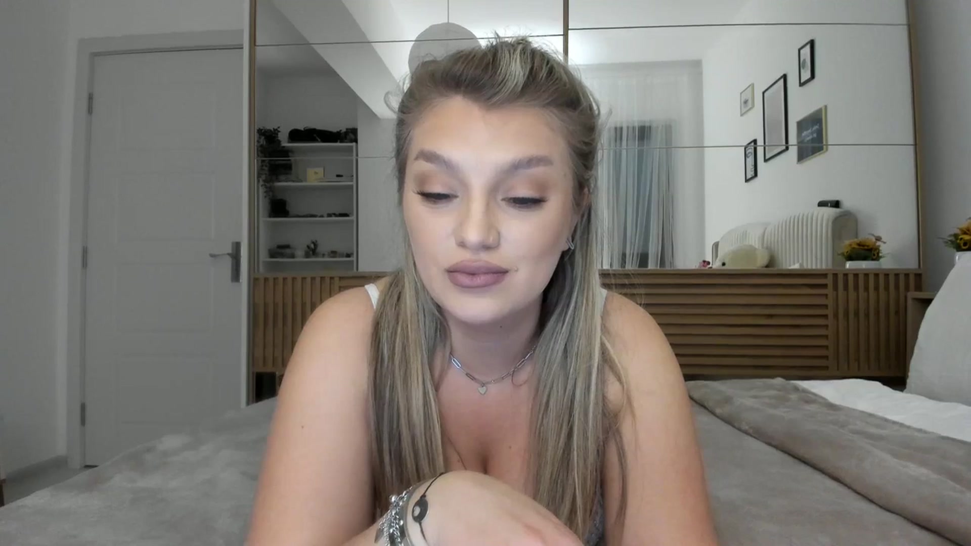 Gallery image thumbnail from WetSelf's myfreecams stream on, 10/10/2023, 22:15 image 18 of 20