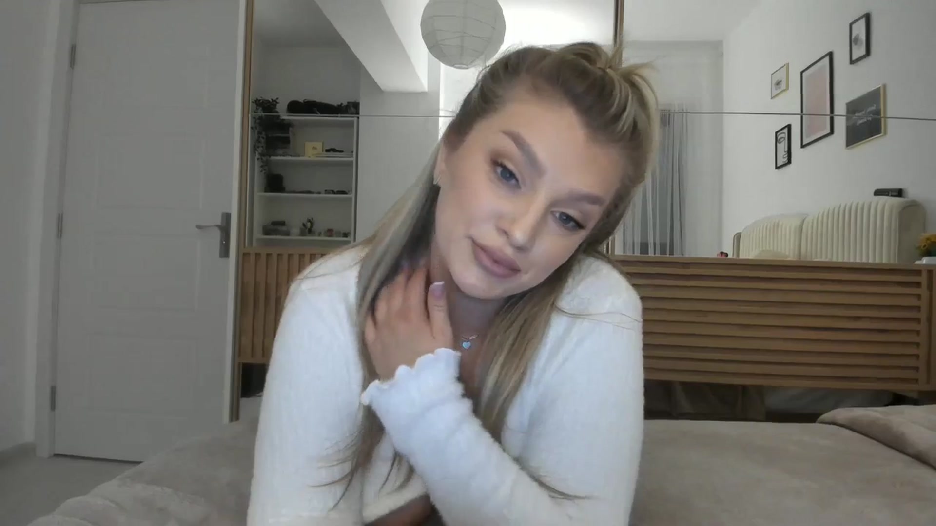 Gallery image thumbnail from WetSelf's myfreecams stream on, 10/11/2023, 16:25 image 11 of 20