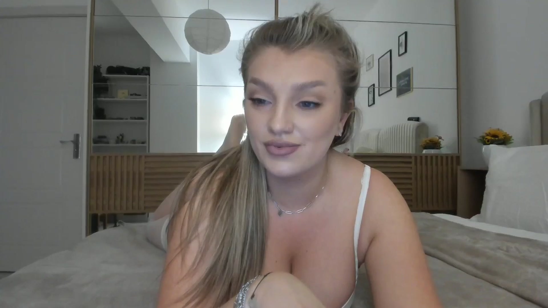 Gallery image thumbnail from WetSelf's myfreecams stream on, 10/11/2023, 18:23 image 8 of 20
