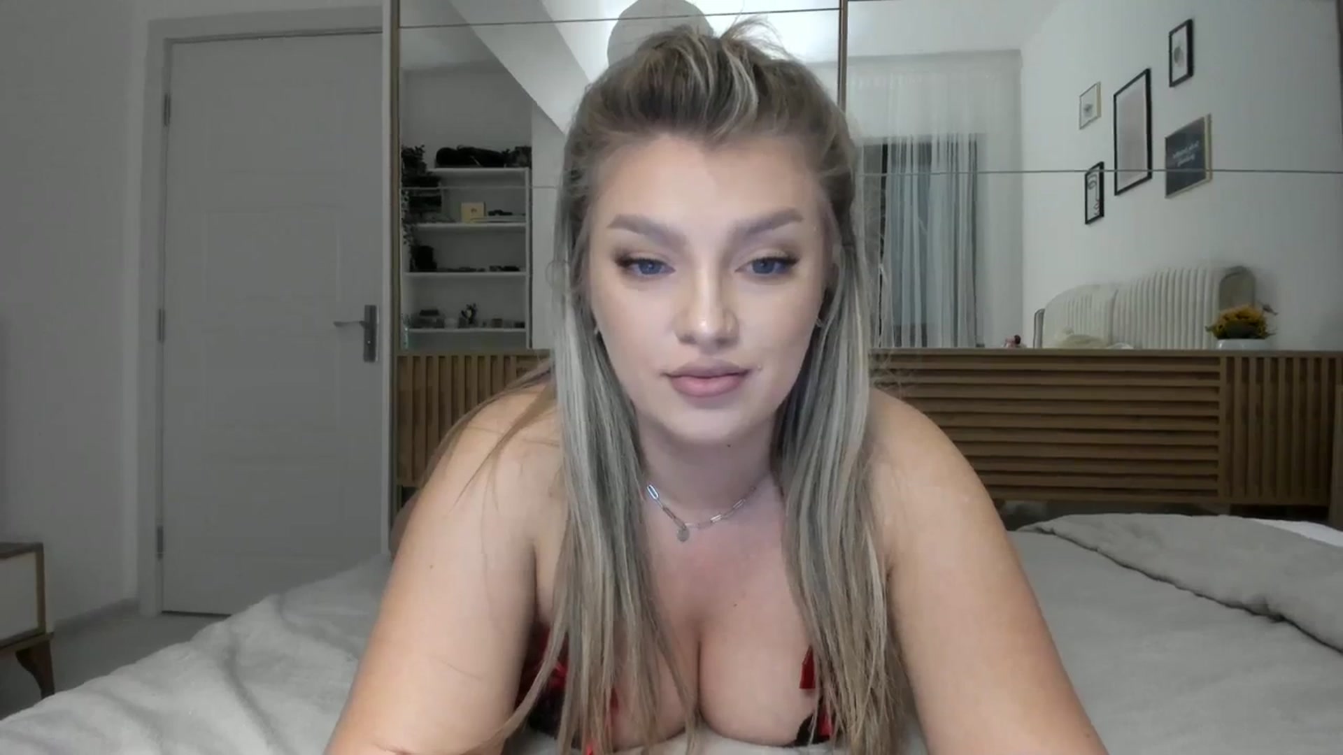 Gallery image thumbnail from WetSelf's myfreecams stream on, 10/17/2023, 20:56 image 8 of 20