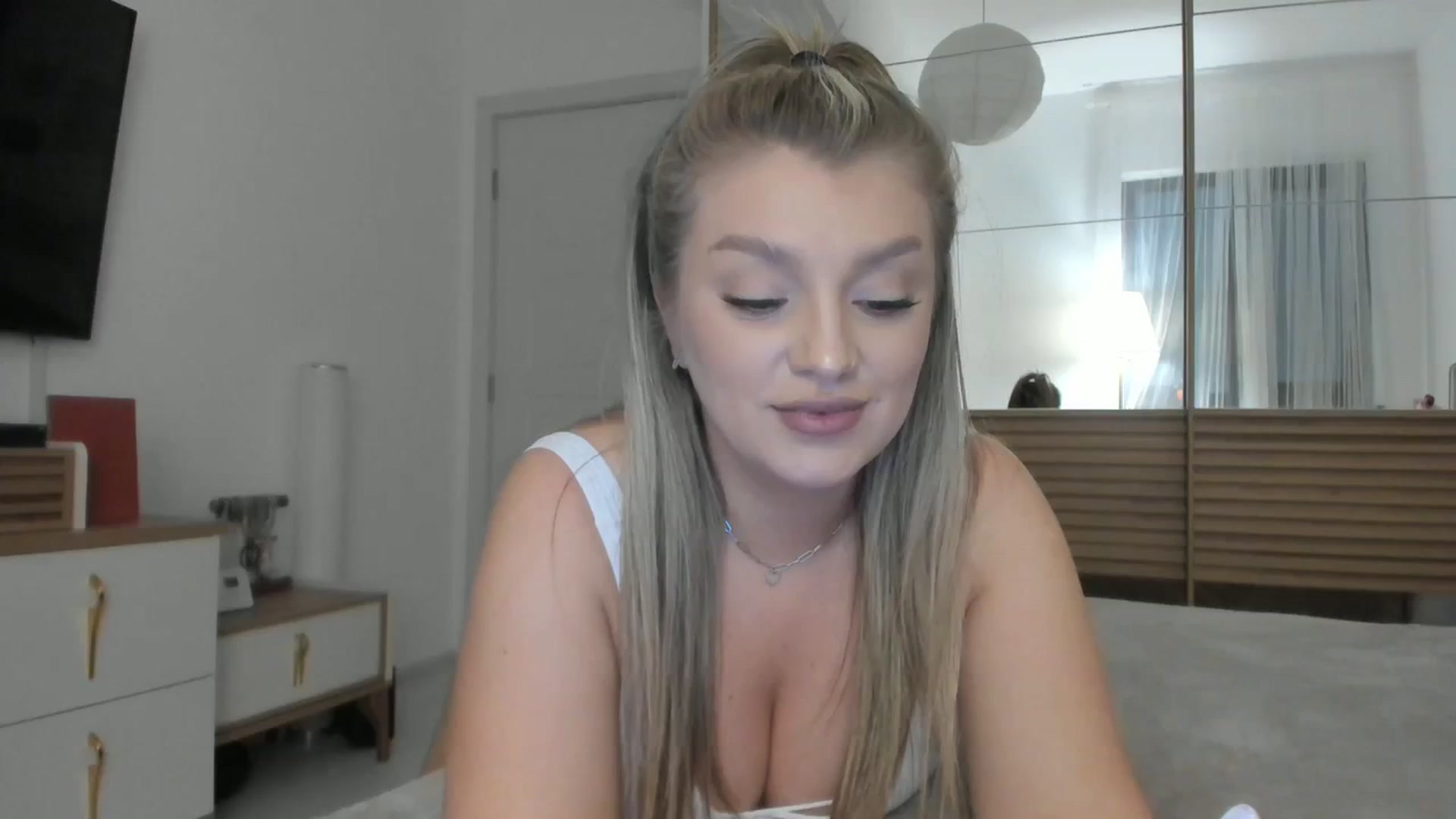 Gallery image thumbnail from WetSelf's myfreecams stream on, 10/19/2023, 19:19 image 19 of 20