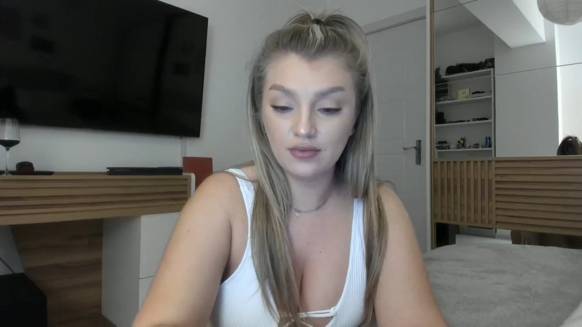 Gallery image thumbnail from WetSelf's myfreecams stream on, 10/19/2023, 19:19 image 15 of 20