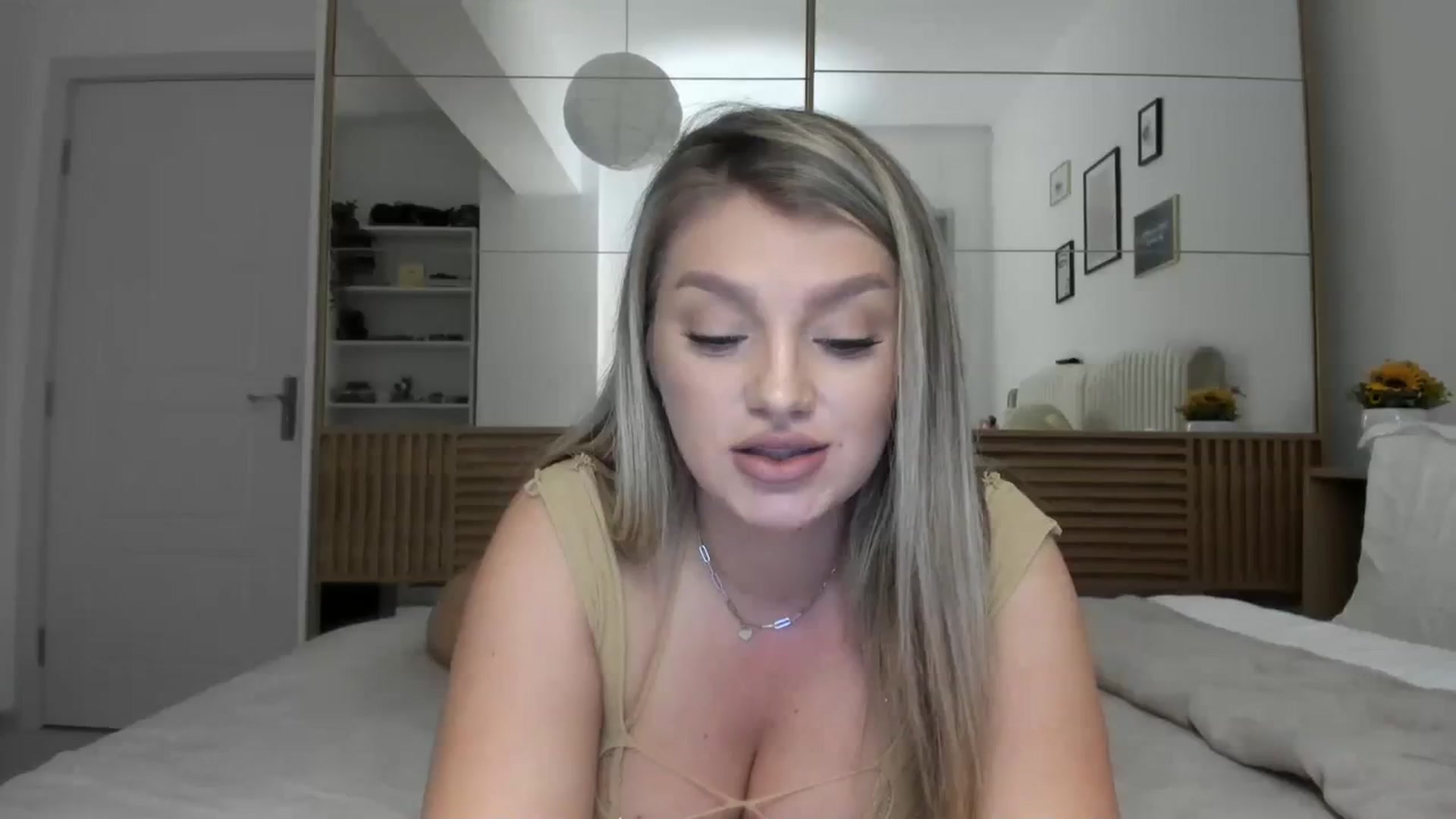 Gallery image thumbnail from WetSelf's myfreecams stream on, 10/21/2023, 18:32 image 9 of 20