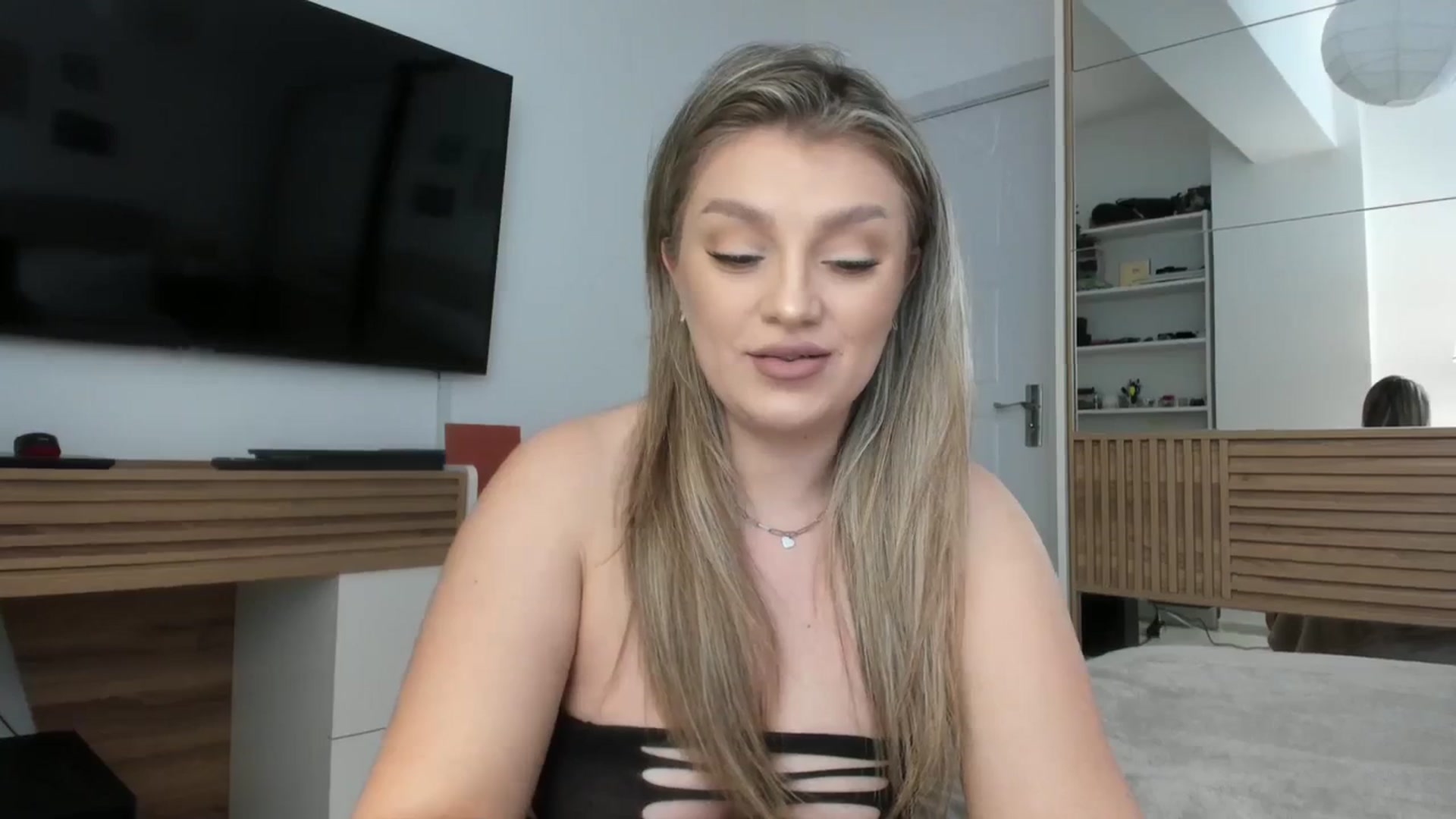 Gallery image thumbnail from WetSelf's myfreecams stream on, 10/22/2023, 10:37 image 10 of 20