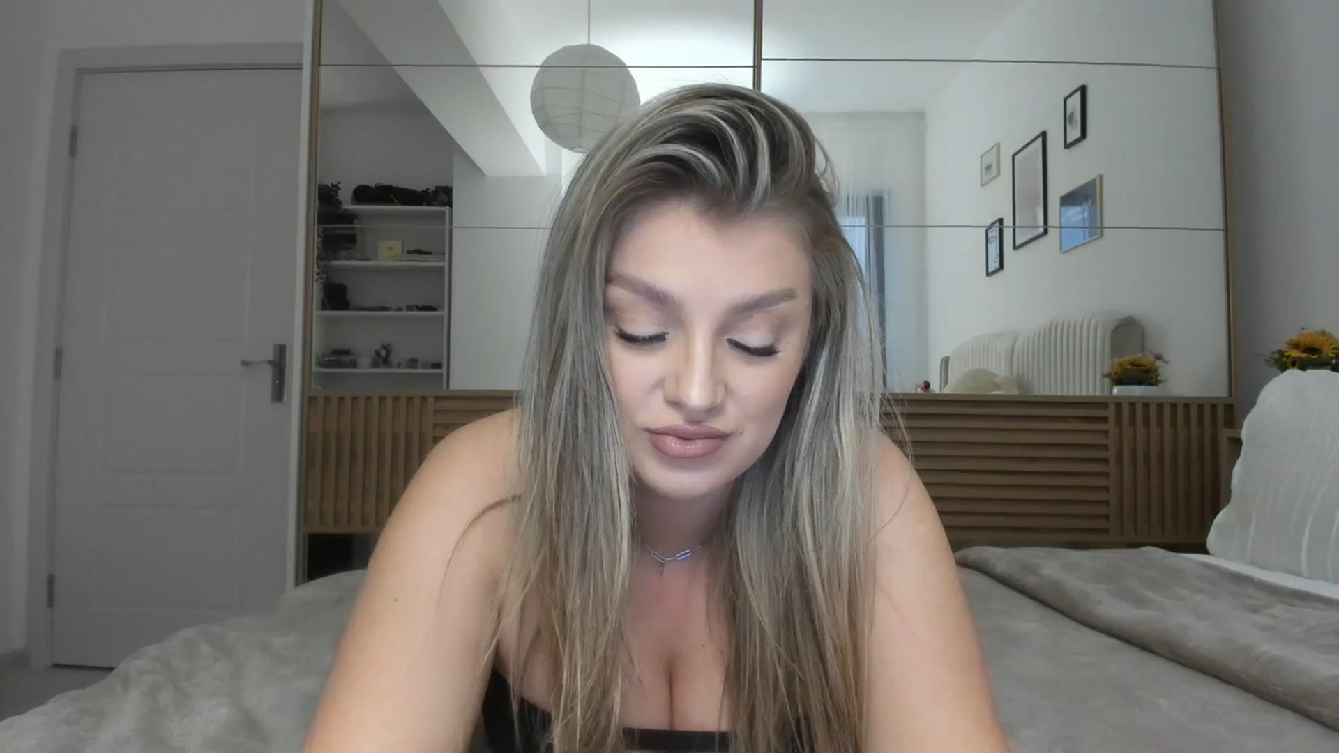 Gallery image thumbnail from WetSelf's myfreecams stream on, 10/22/2023, 15:30 image 6 of 20