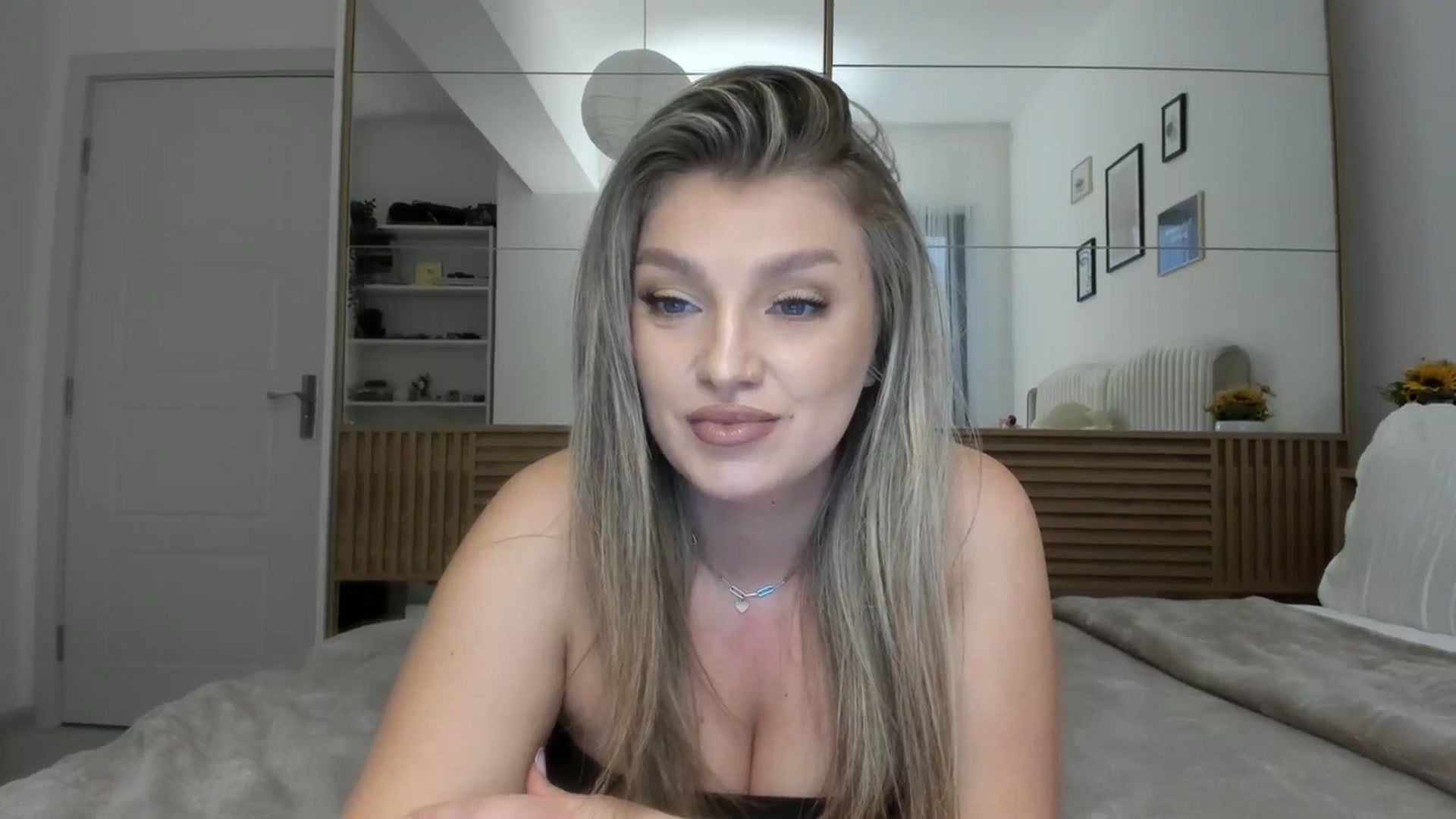 Gallery image thumbnail from WetSelf's myfreecams stream on, 10/22/2023, 15:30 image 8 of 20