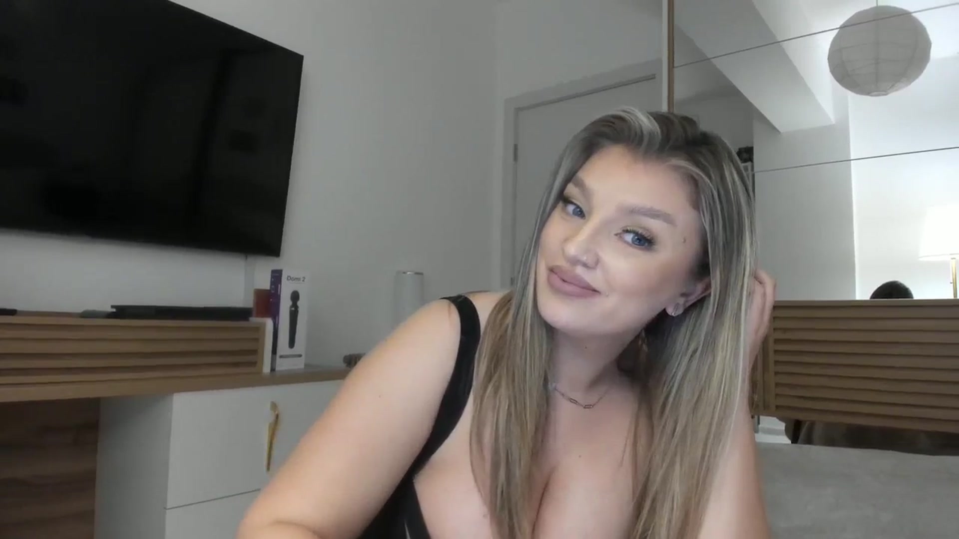Gallery image thumbnail from WetSelf's myfreecams stream on, 10/23/2023, 19:06 image 11 of 20