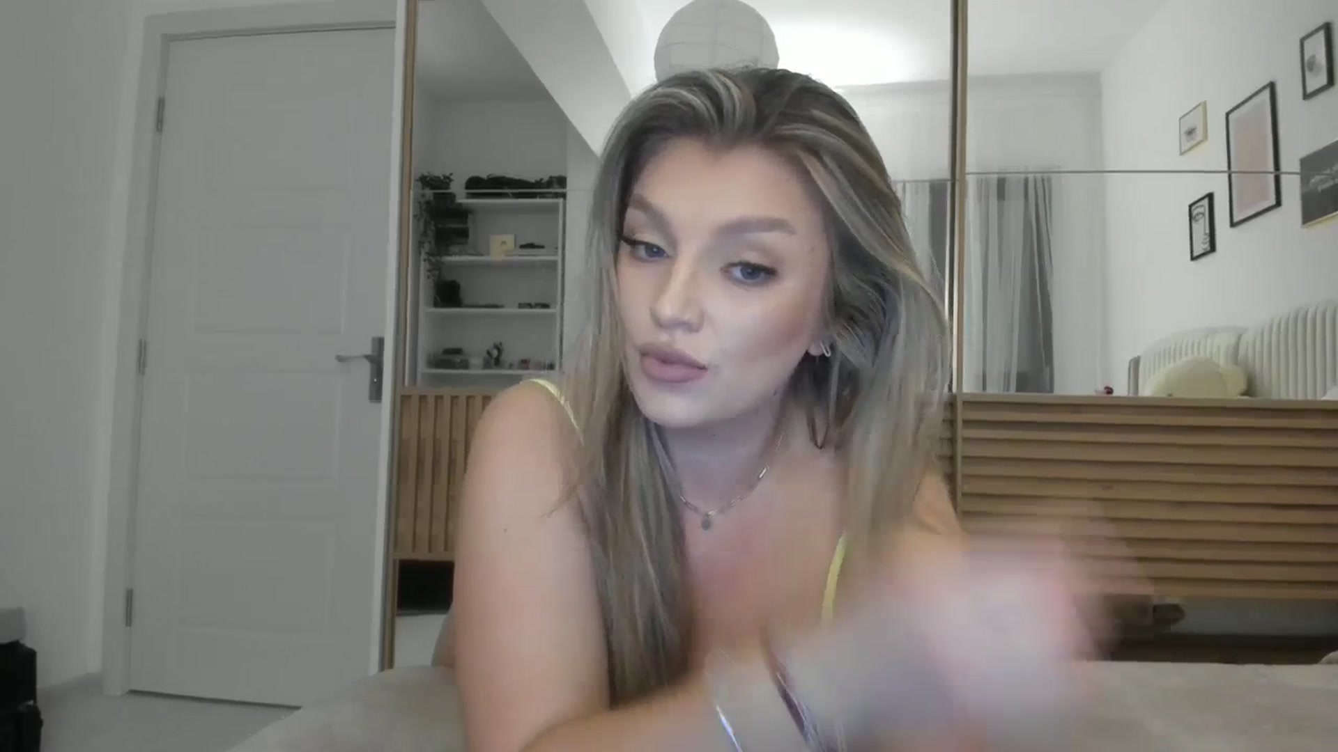 Gallery image thumbnail from WetSelf's myfreecams stream on, 10/24/2023, 19:04 image 11 of 20