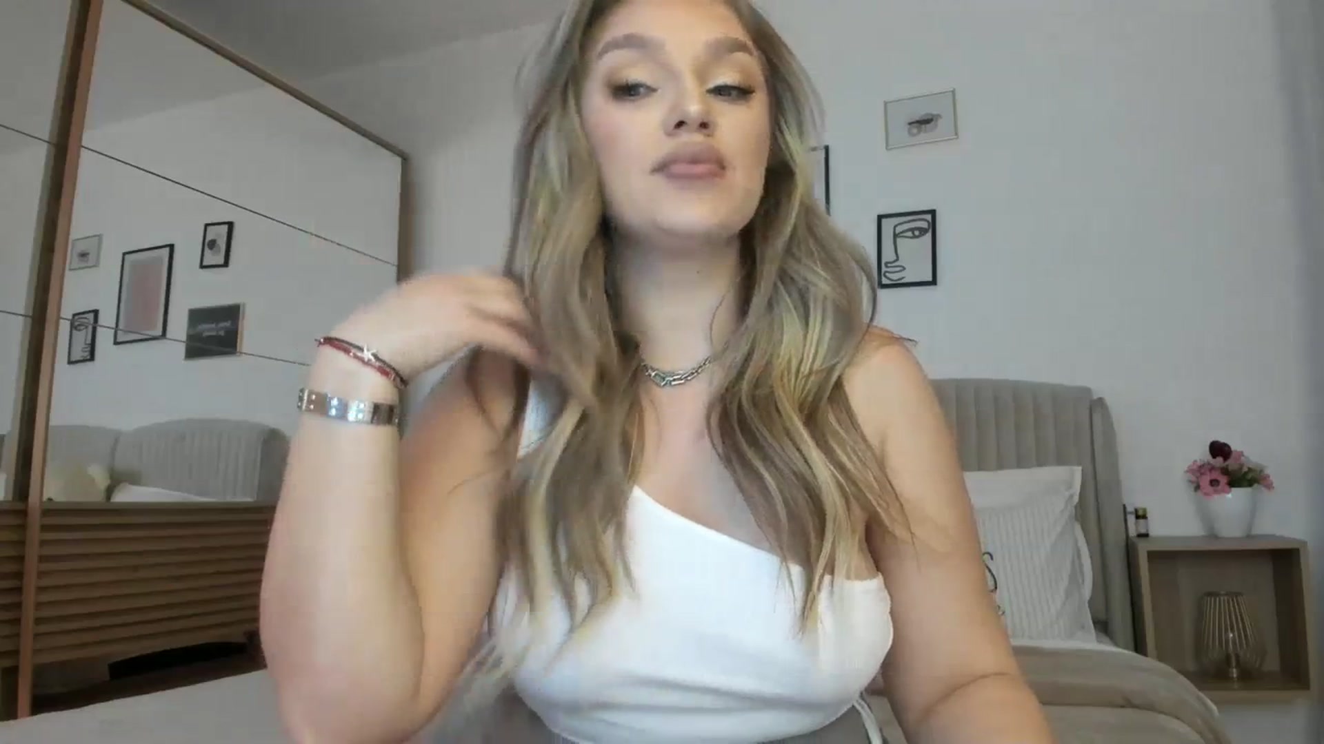 Gallery image thumbnail from WetSelf's myfreecams stream on, 11/27/2023, 21:43 image 12 of 20