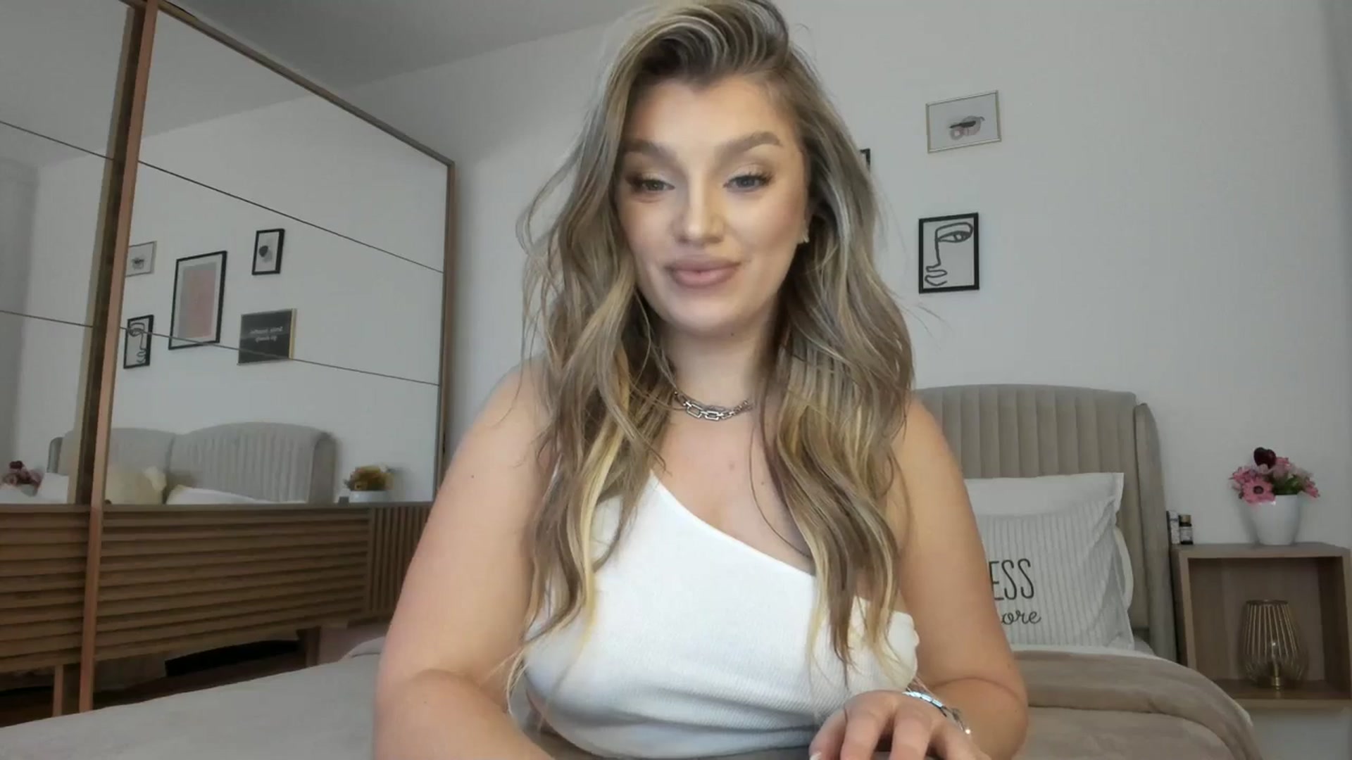 Gallery image thumbnail from WetSelf's myfreecams stream on, 11/27/2023, 21:43 image 17 of 20