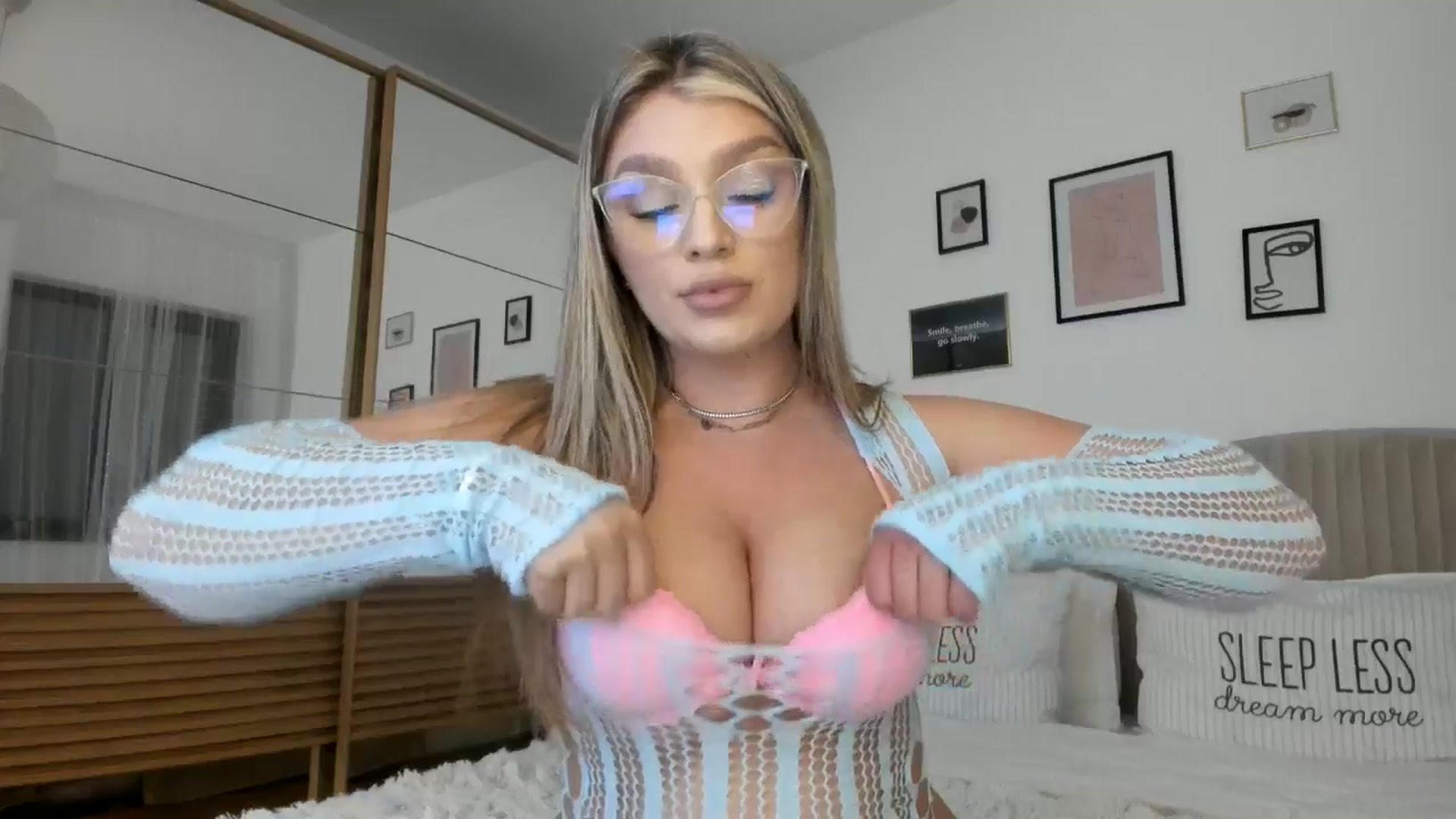 Gallery image thumbnail from WetSelf's myfreecams stream on, 04/27/2024, 18:09 image 20 of 20