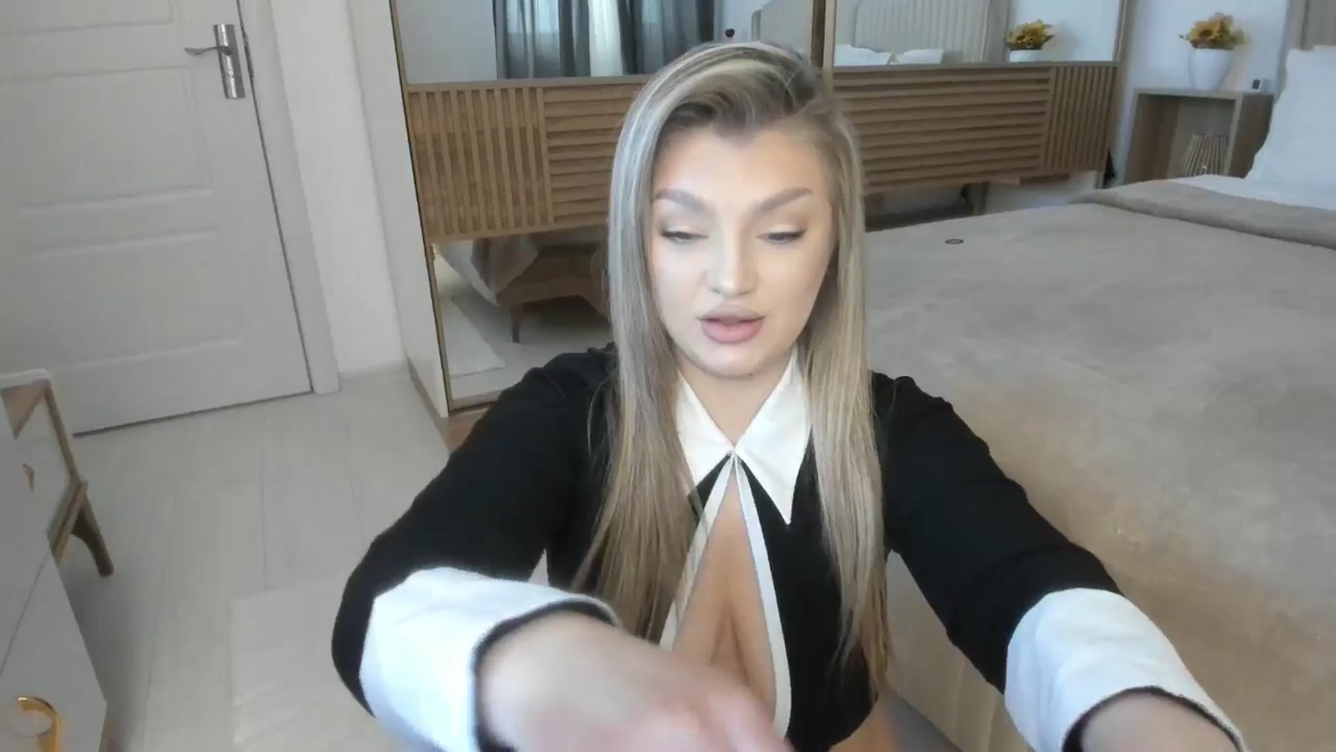 Gallery image thumbnail from WetSelf's myfreecams stream on, 12/23/2024, 08:47 image 11 of 20