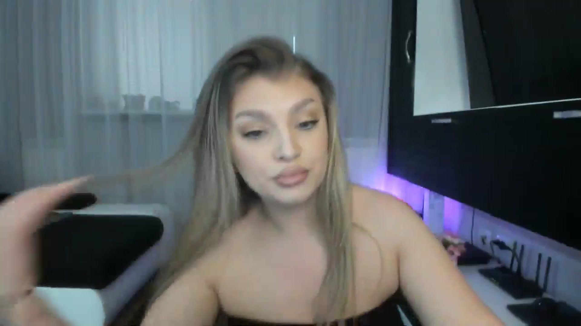 Gallery image thumbnail from WetSelf's myfreecams stream on, 04/19/2025, 07:20 image 12 of 20