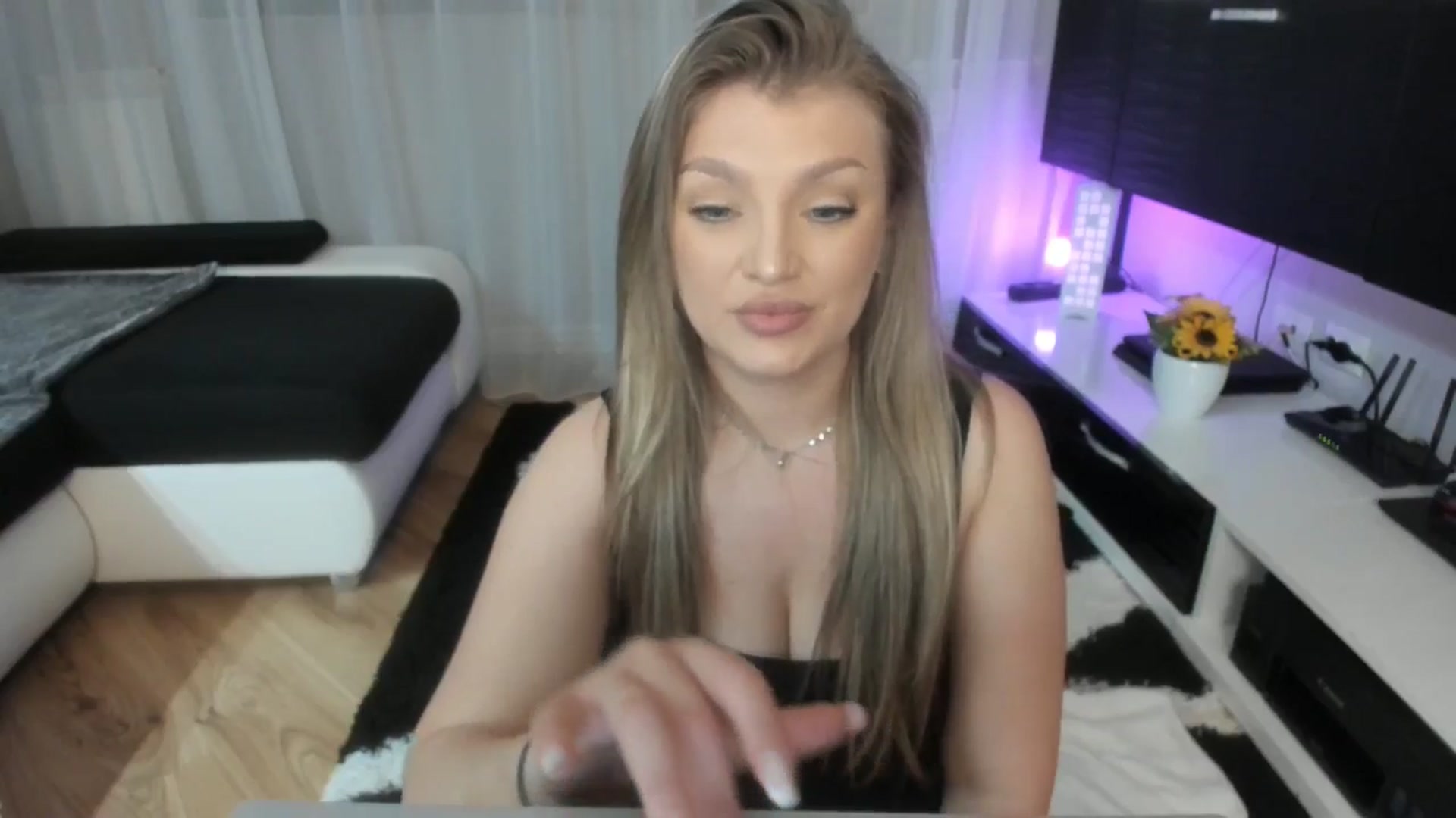 Gallery image thumbnail from WetSelf's myfreecams stream on, 05/26/2025, 11:24 image 20 of 20