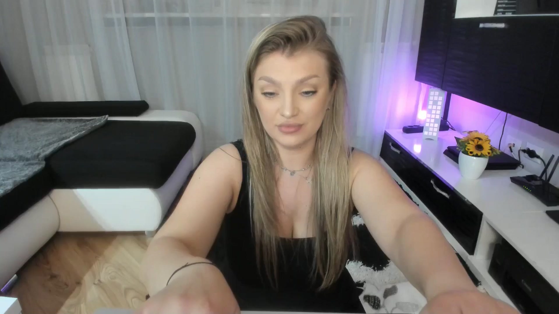 Gallery image thumbnail from WetSelf's myfreecams stream on, 05/26/2025, 11:24 image 13 of 20