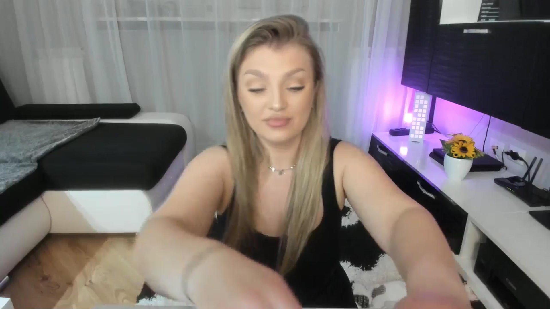 Gallery image thumbnail from WetSelf's myfreecams stream on, 05/26/2025, 11:24 image 12 of 20