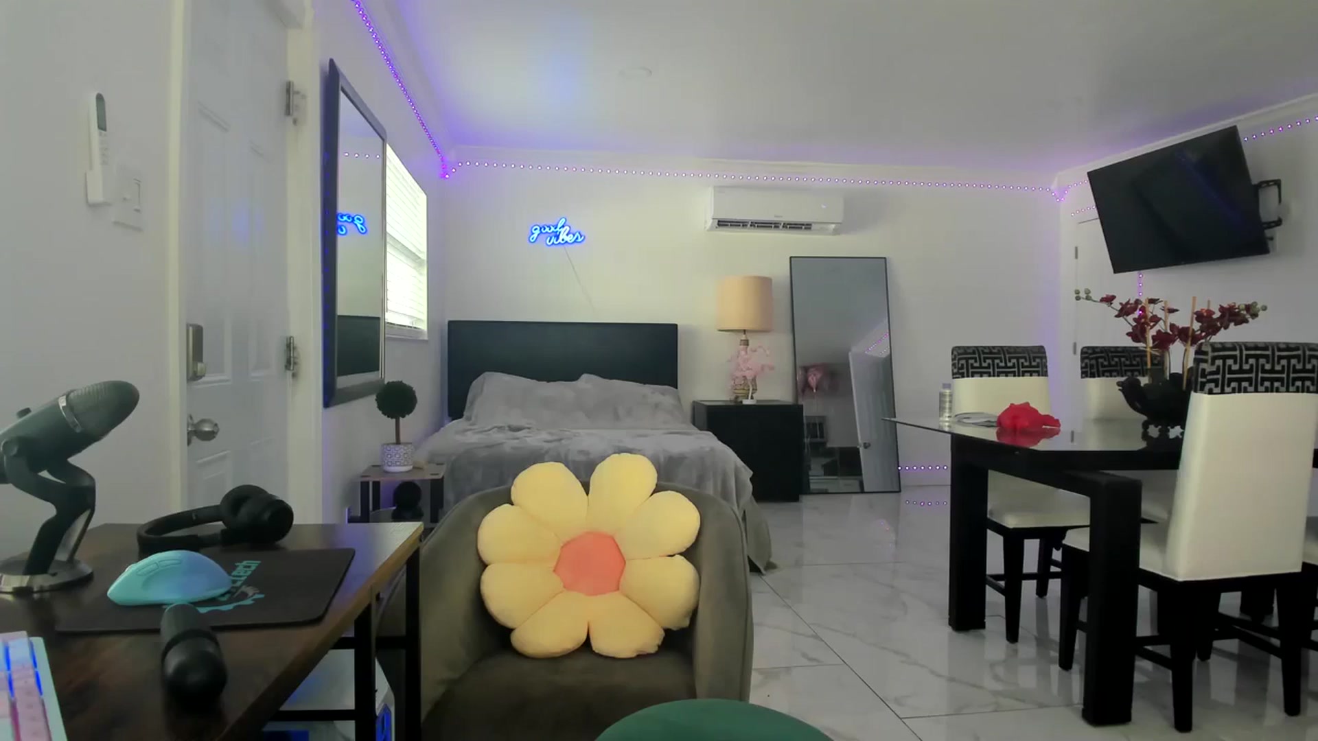 Gallery image thumbnail from Wet_Princess's myfreecams stream on, 03/09/2024, 20:41 image 11 of 20