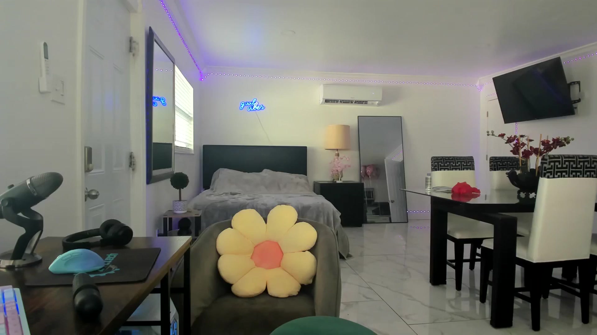 Gallery image thumbnail from Wet_Princess's myfreecams stream on, 03/09/2024, 20:41 image 12 of 20