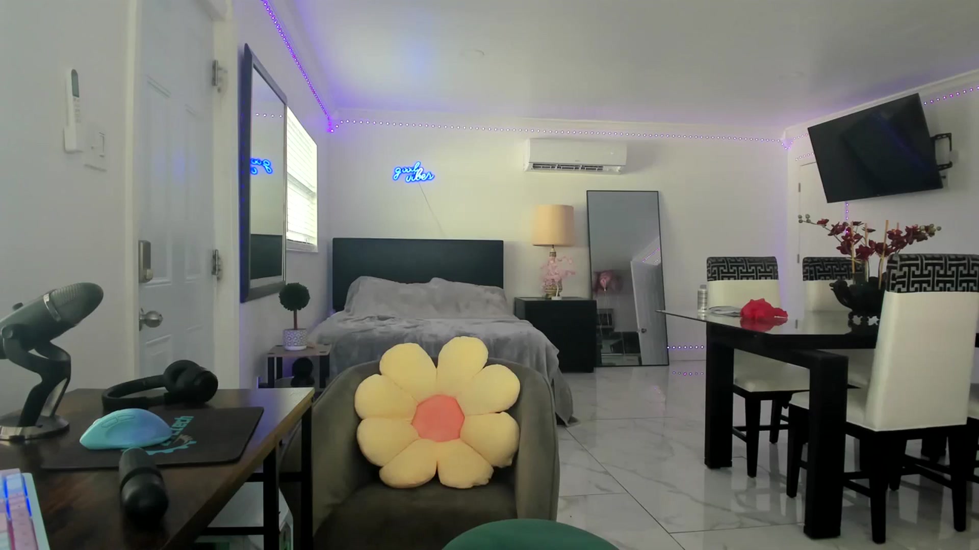 Gallery image thumbnail from Wet_Princess's myfreecams stream on, 03/09/2024, 20:41 image 14 of 20