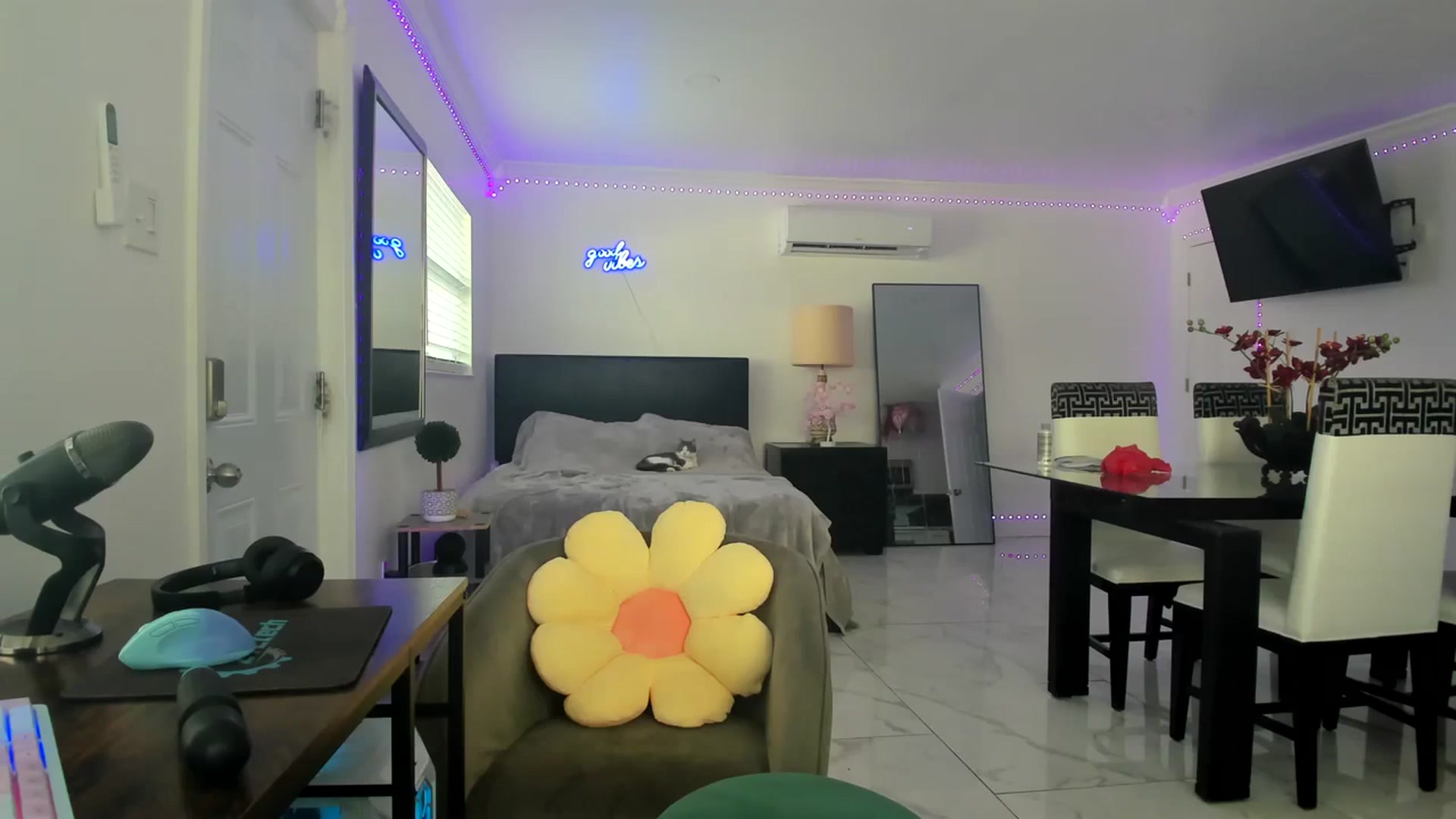Gallery image thumbnail from Wet_Princess's myfreecams stream on, 03/09/2024, 20:41 image 3 of 20