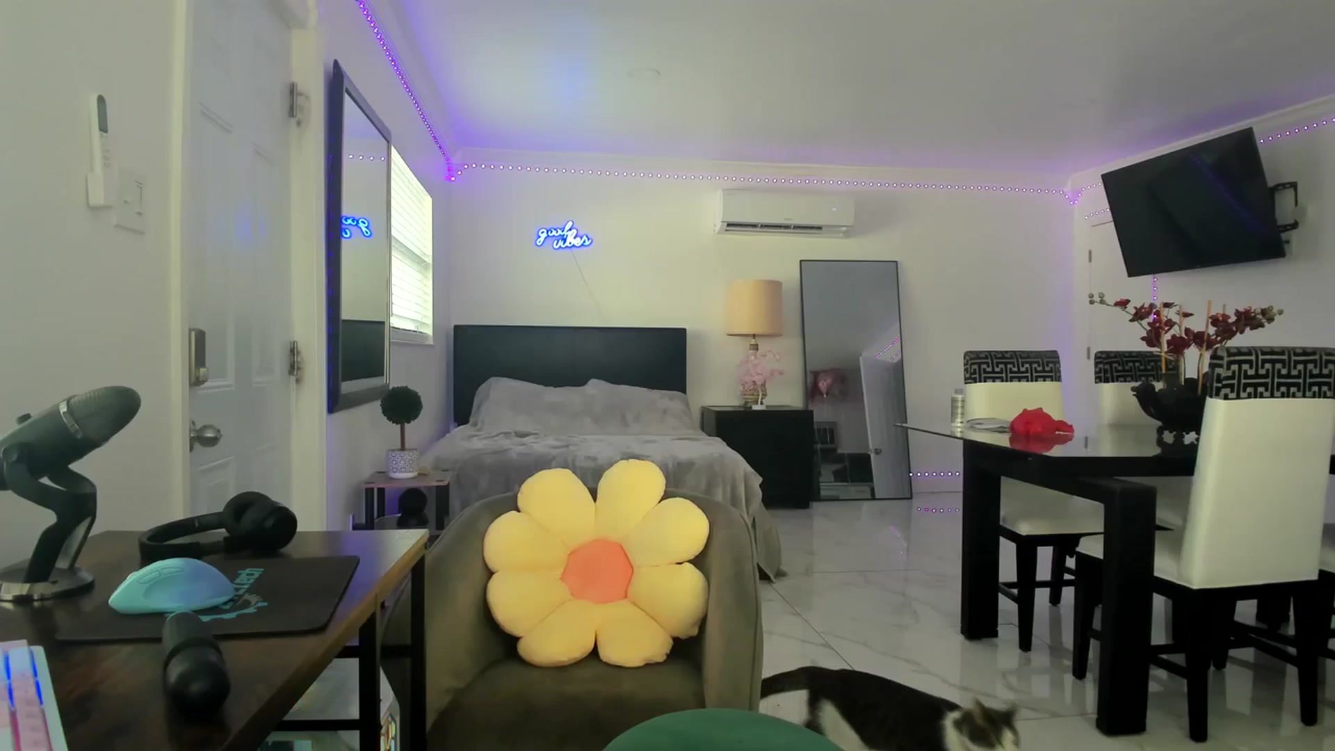 Gallery image thumbnail from Wet_Princess's myfreecams stream on, 03/09/2024, 20:41 image 4 of 20