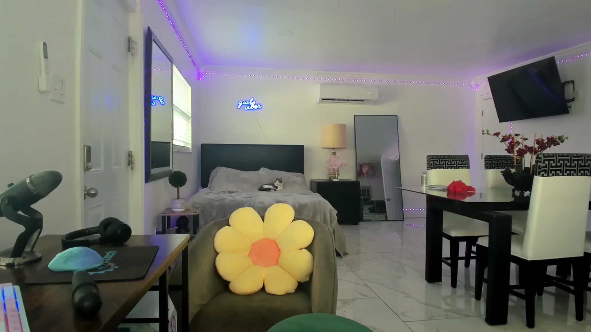 Gallery image thumbnail from Wet_Princess's myfreecams stream on, 03/09/2024, 20:41 image 2 of 20