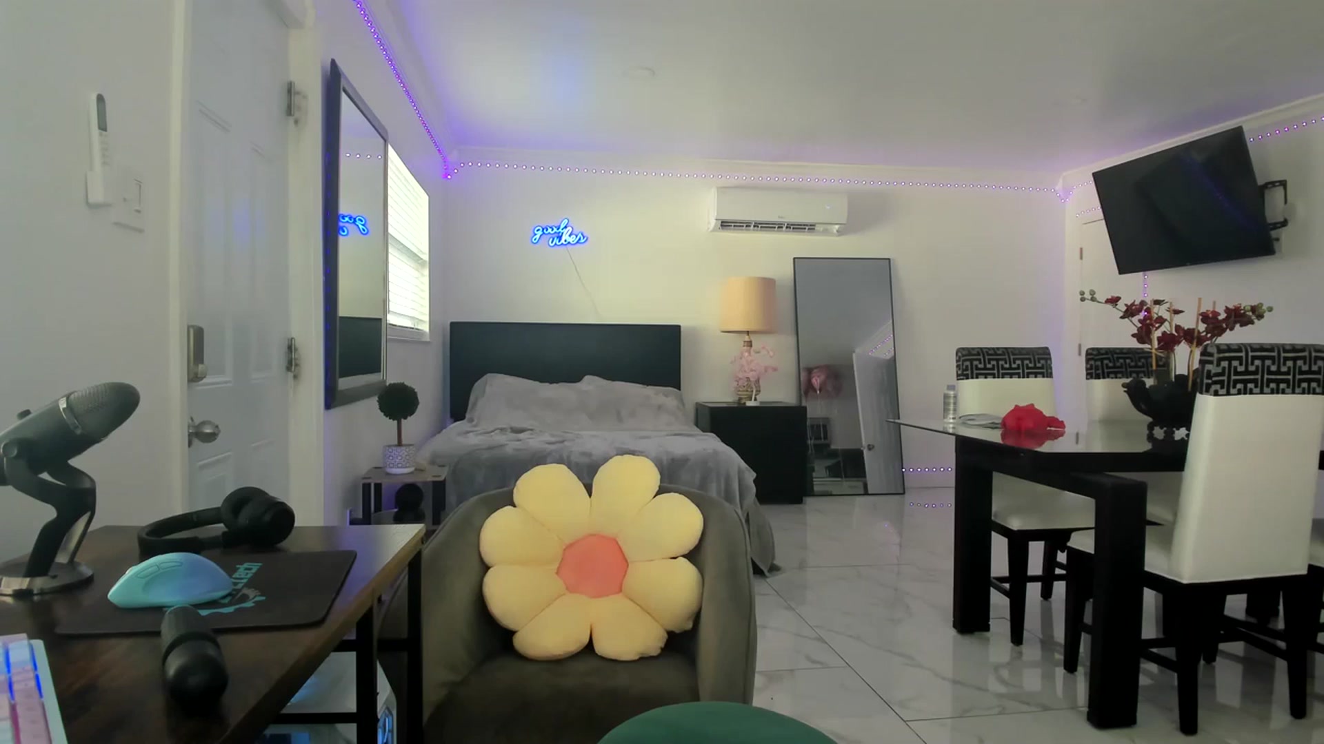 Gallery image thumbnail from Wet_Princess's myfreecams stream on, 03/09/2024, 20:41 image 17 of 20
