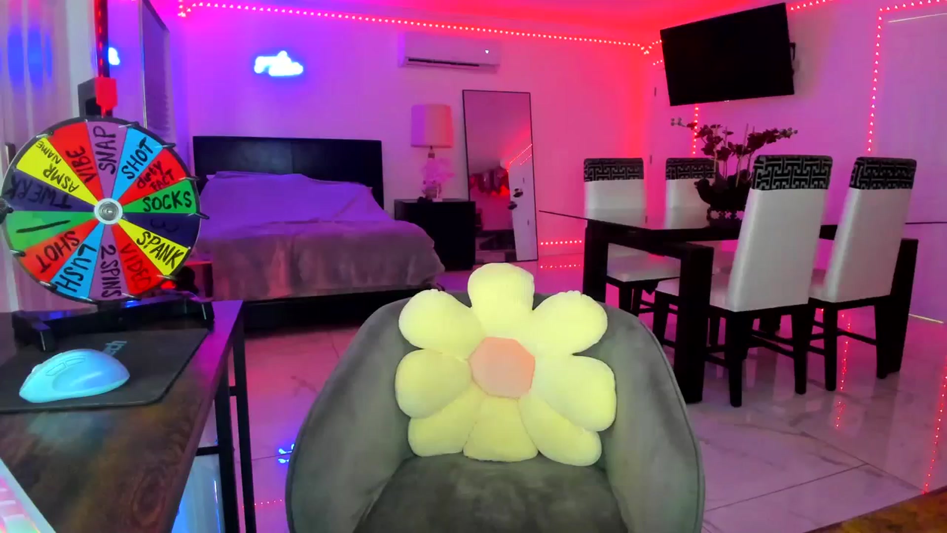Gallery image thumbnail from Wet_Princess's myfreecams stream on, 03/12/2024, 03:46 image 1 of 20
