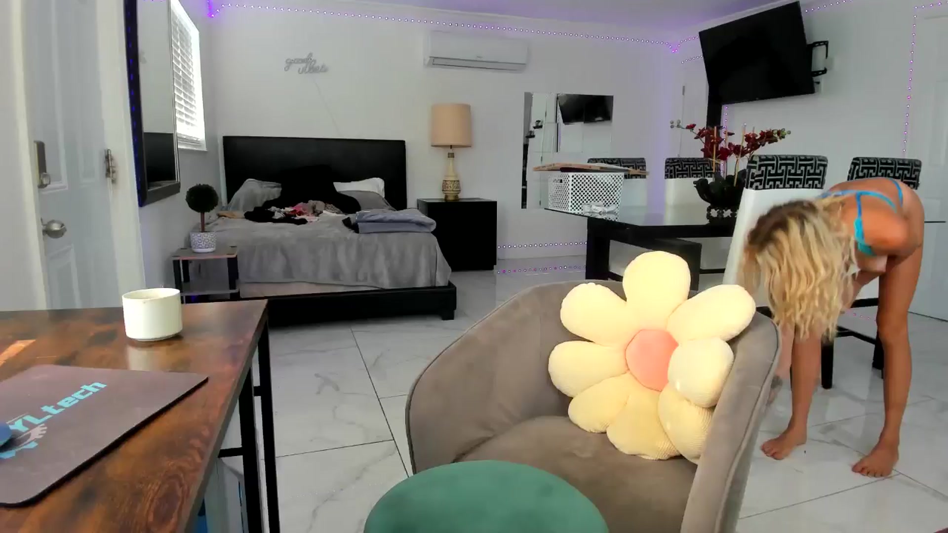 Gallery image thumbnail from Wet_Princess's myfreecams stream on, 04/27/2024, 13:09 image 1 of 20
