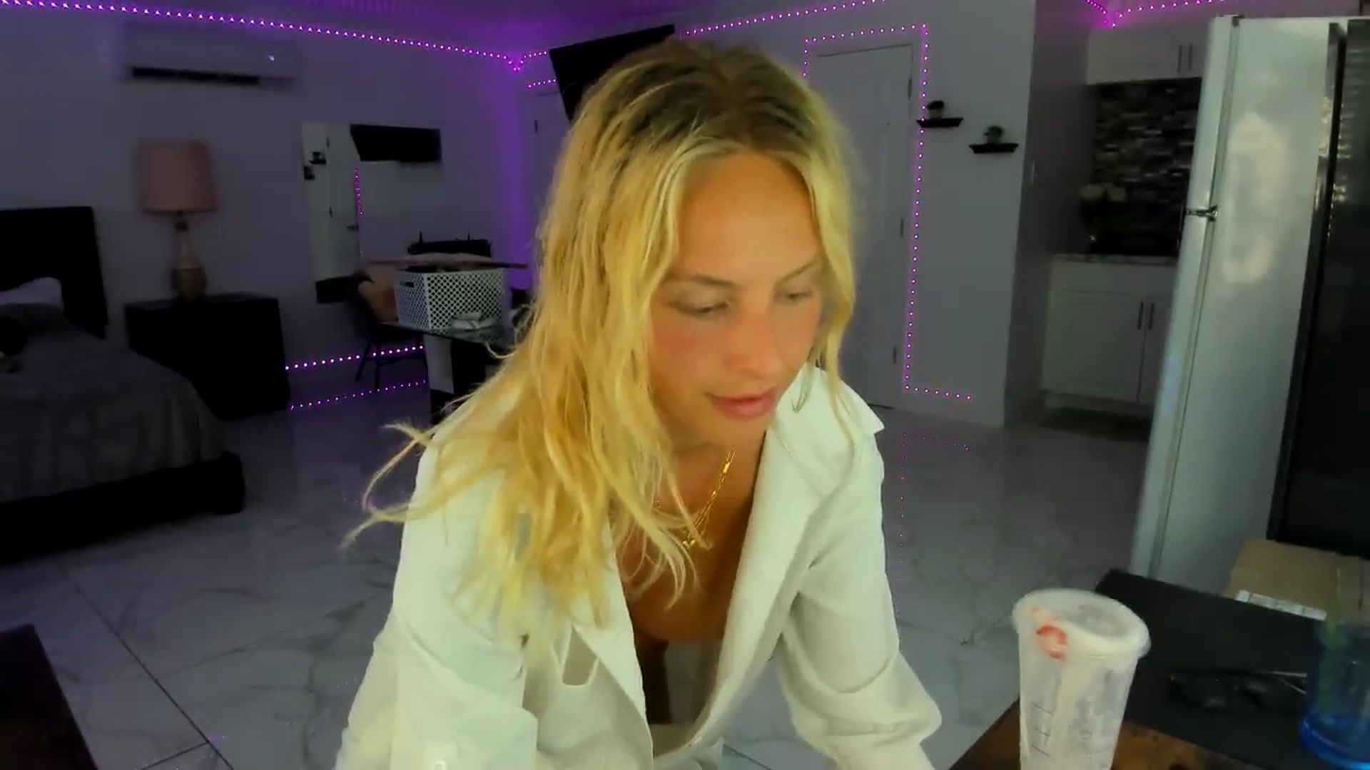Gallery image thumbnail from Wet_Princess's myfreecams stream on, 04/28/2024, 23:27 image 9 of 20