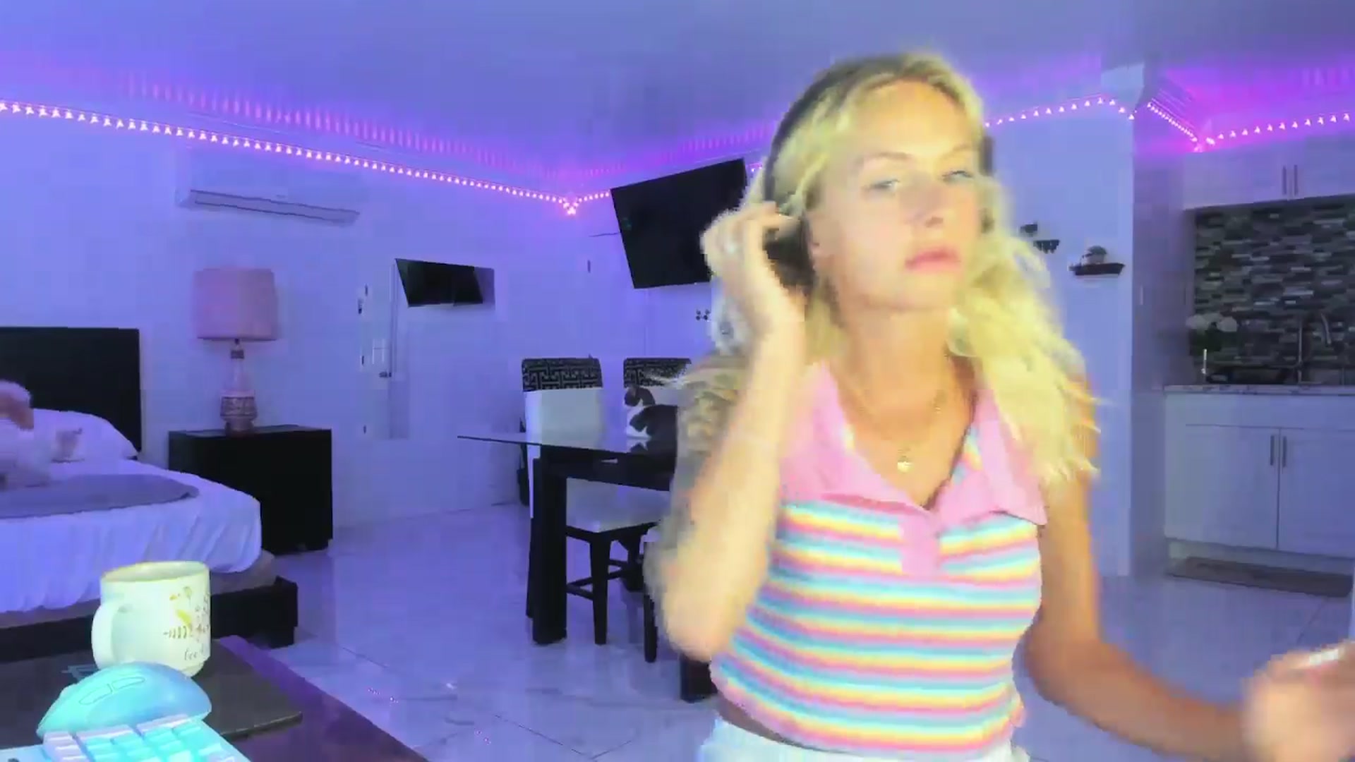 Gallery image thumbnail from Wet_Princess's myfreecams stream on, 05/13/2024, 23:17 image 11 of 20