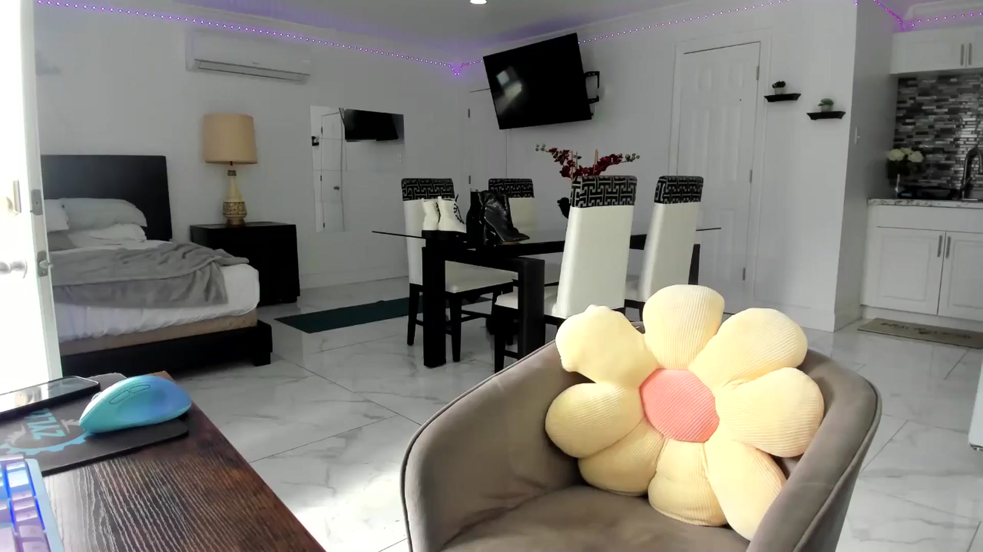 Gallery image thumbnail from Wet_Princess's myfreecams stream on, 05/16/2024, 13:34 image 9 of 20
