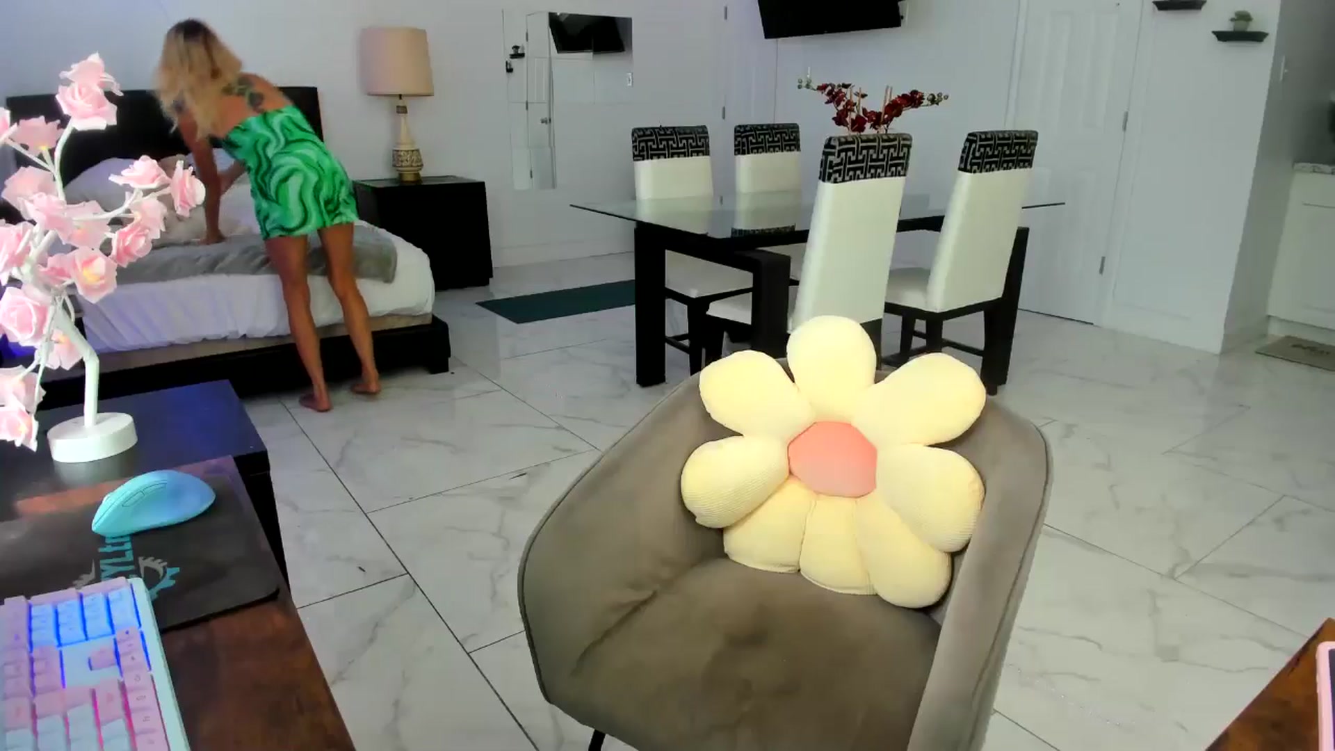Gallery image thumbnail from Wet_Princess's myfreecams stream on, 05/17/2024, 16:39 image 4 of 20