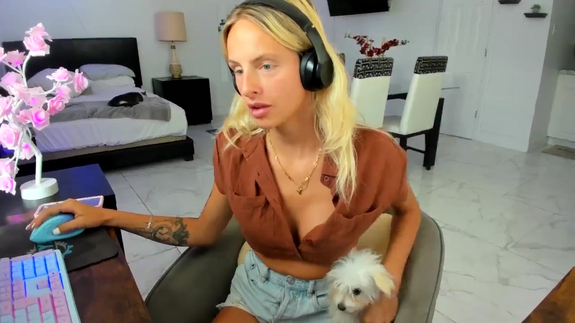 Gallery image thumbnail from Wet_Princess's myfreecams stream on, 05/17/2024, 18:20 image 15 of 20