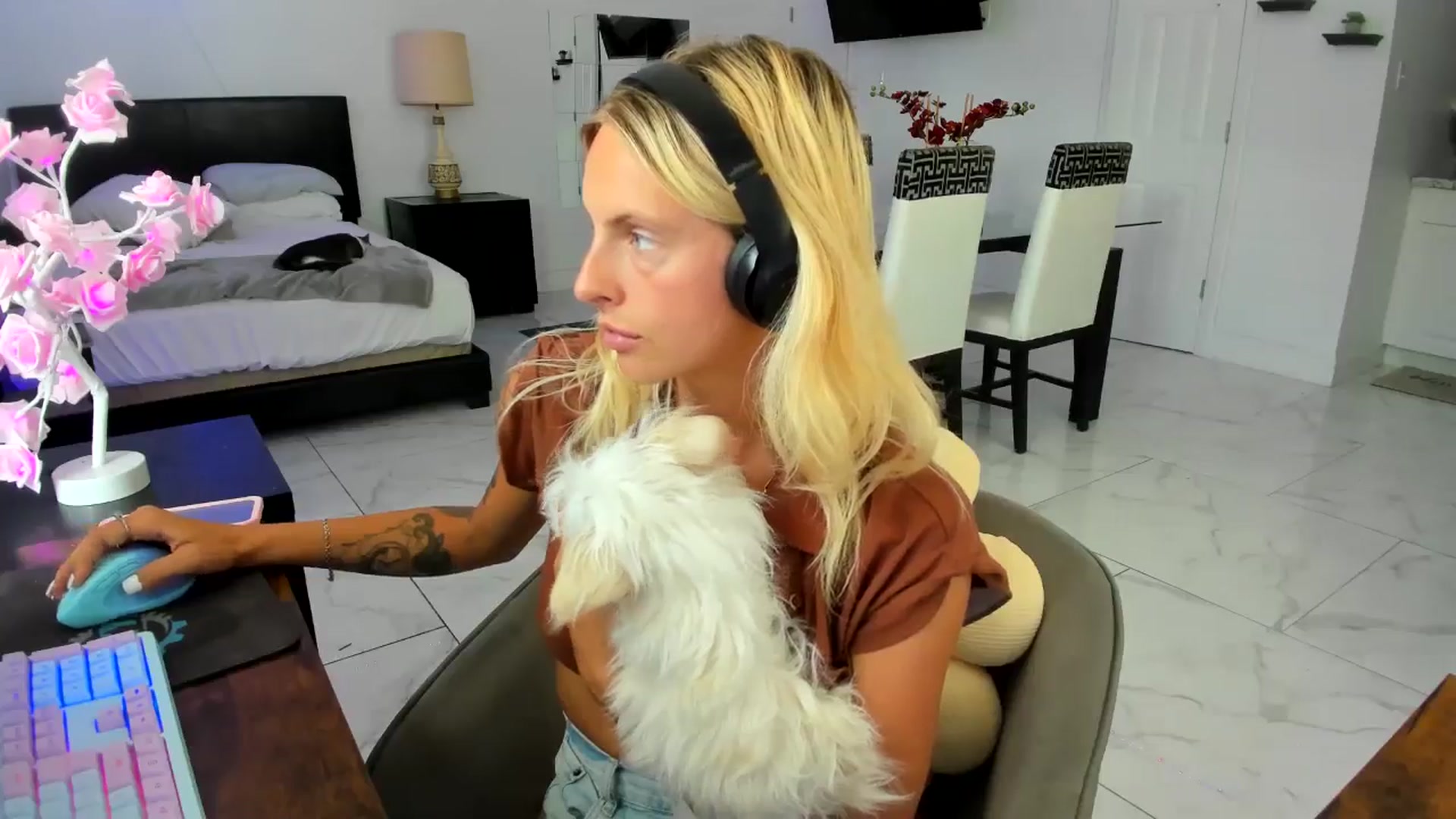 Gallery image thumbnail from Wet_Princess's myfreecams stream on, 05/17/2024, 18:20 image 18 of 20