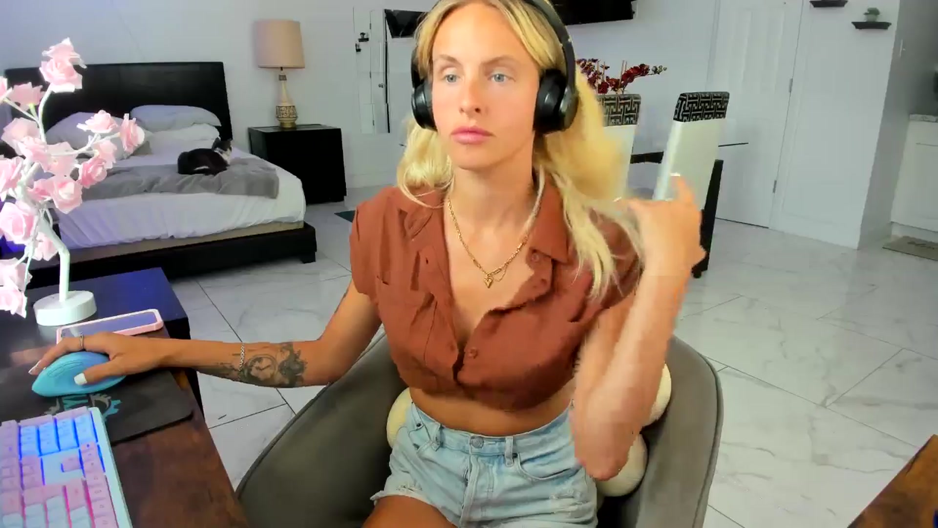 Gallery image thumbnail from Wet_Princess's myfreecams stream on, 05/17/2024, 18:20 image 3 of 20