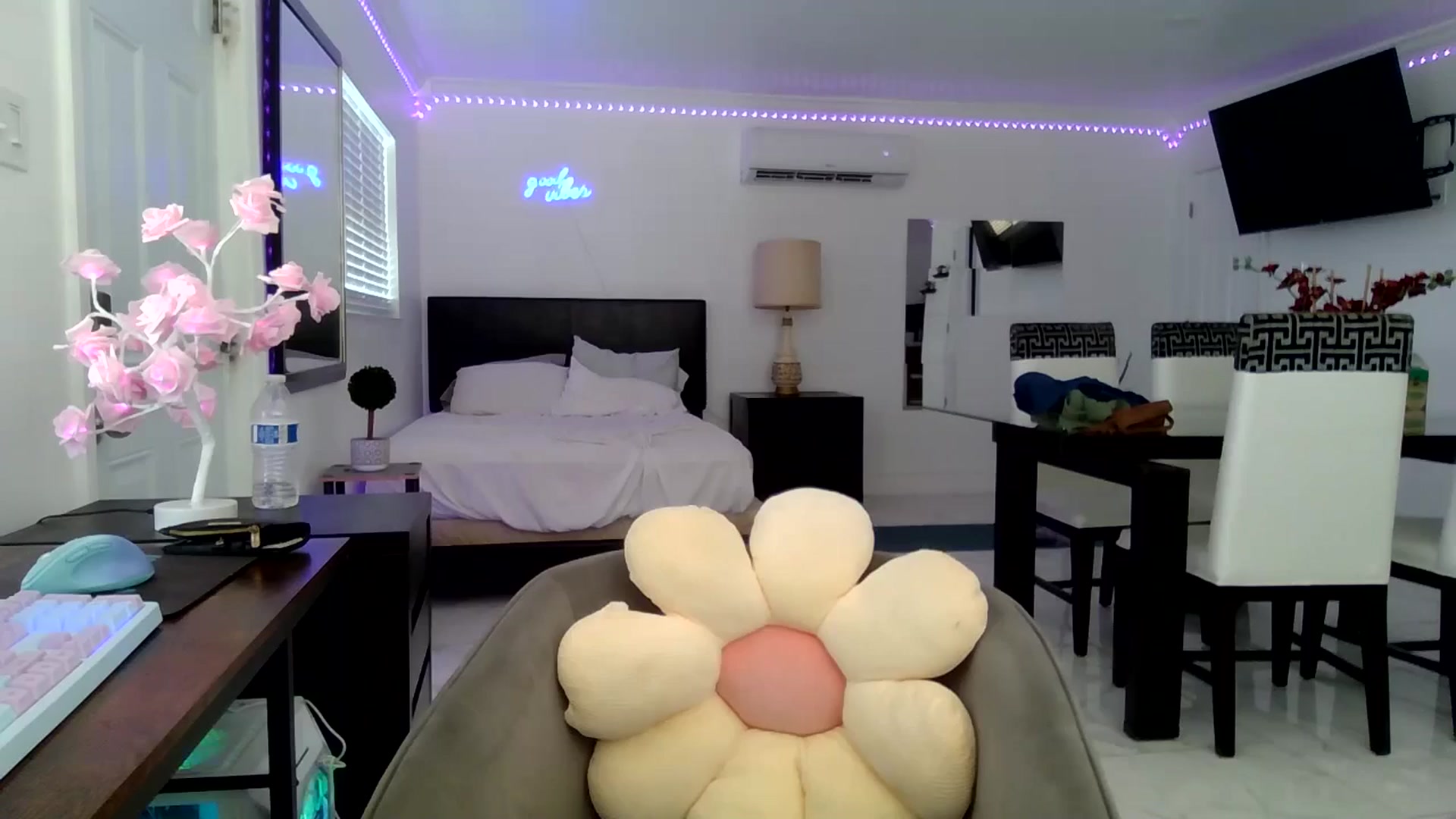 Gallery image thumbnail from Wet_Princess's myfreecams stream on, 05/22/2024, 18:19 image 19 of 20