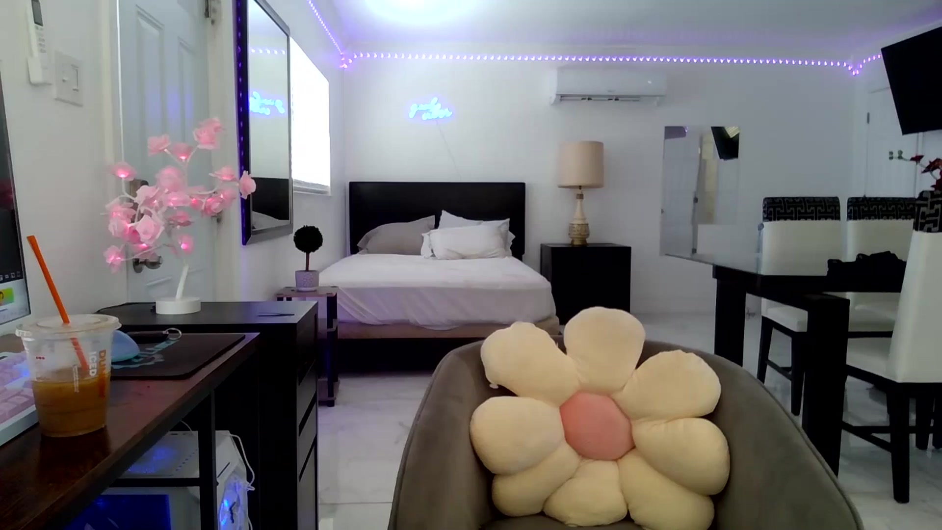 Gallery image thumbnail from Wet_Princess's myfreecams stream on, 05/26/2024, 16:47 image 8 of 20