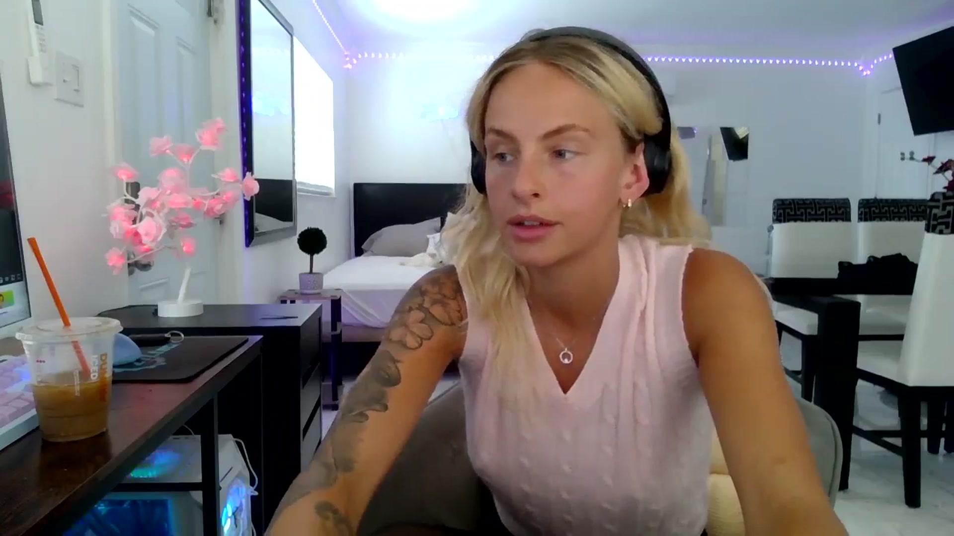 Gallery image thumbnail from Wet_Princess's myfreecams stream on, 05/26/2024, 16:47 image 12 of 20