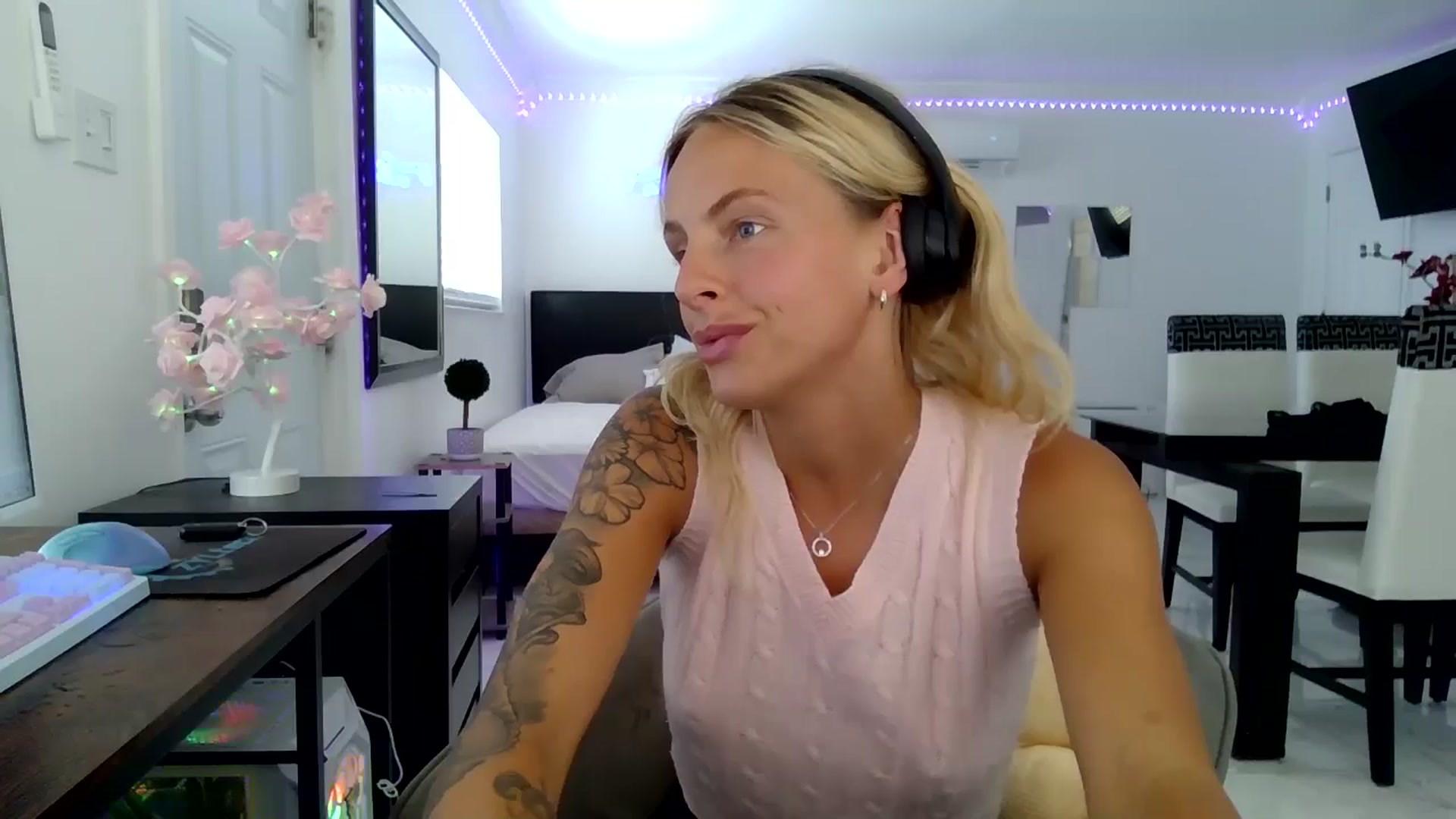 Gallery image thumbnail from Wet_Princess's myfreecams stream on, 05/26/2024, 16:47 image 16 of 20