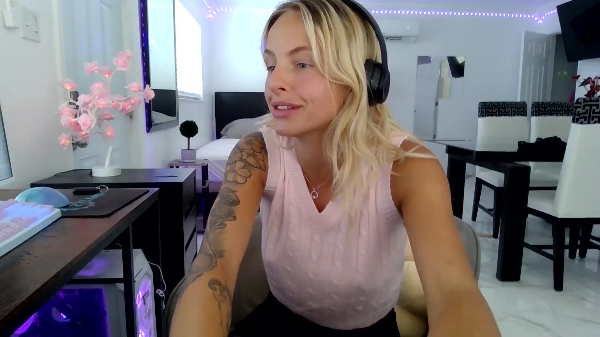Gallery image thumbnail from Wet_Princess's myfreecams stream on, 05/26/2024, 16:47 image 18 of 20