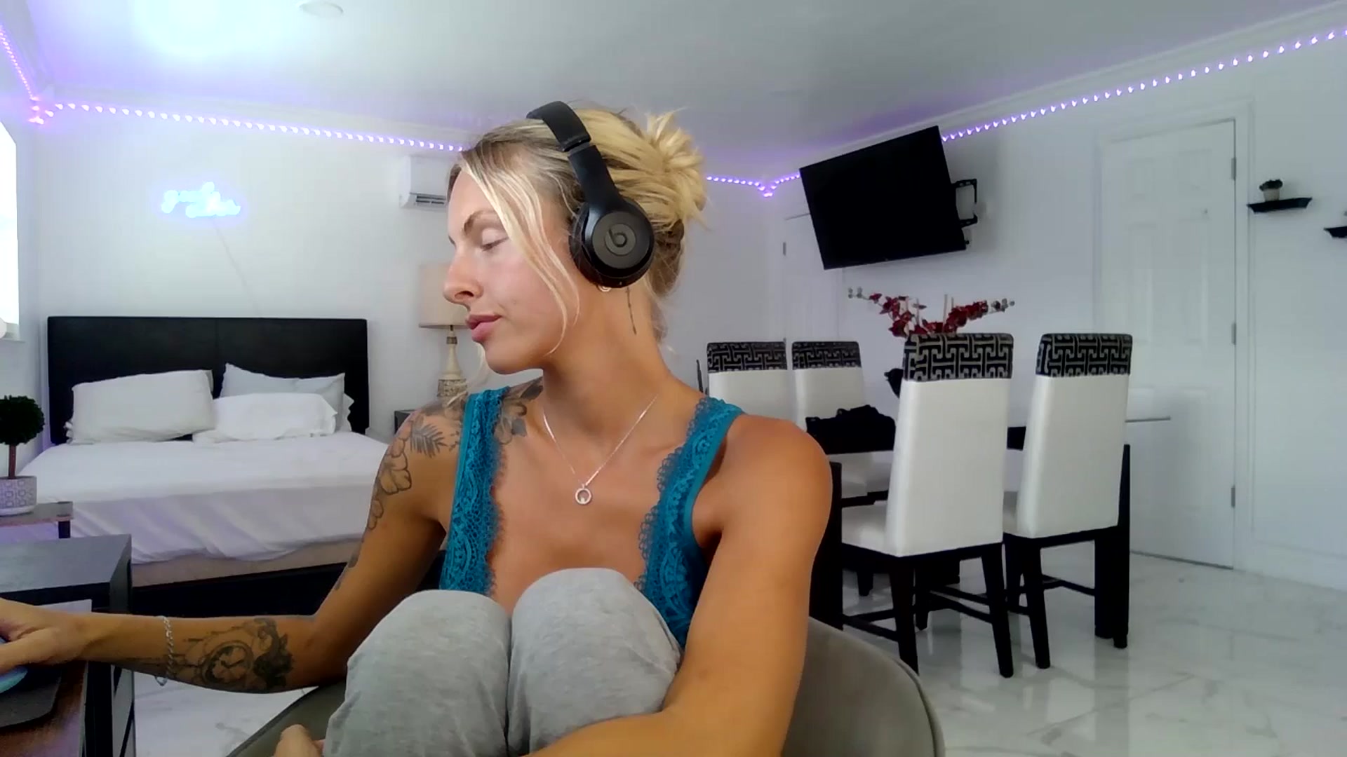 Gallery image thumbnail from Wet_Princess's myfreecams stream on, 05/27/2024, 19:06 image 12 of 20